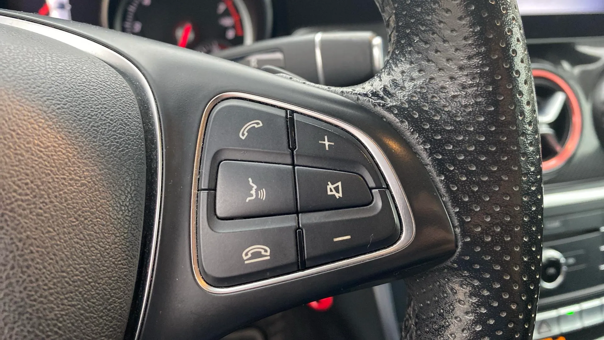 Mercedes-Benz GLA 180 - foto 14