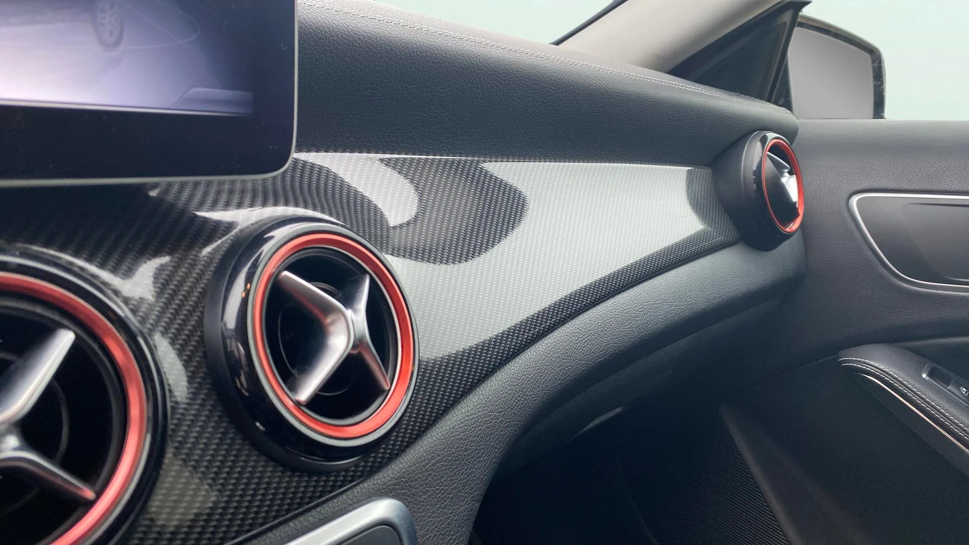 Mercedes-Benz GLA 180 - foto 18