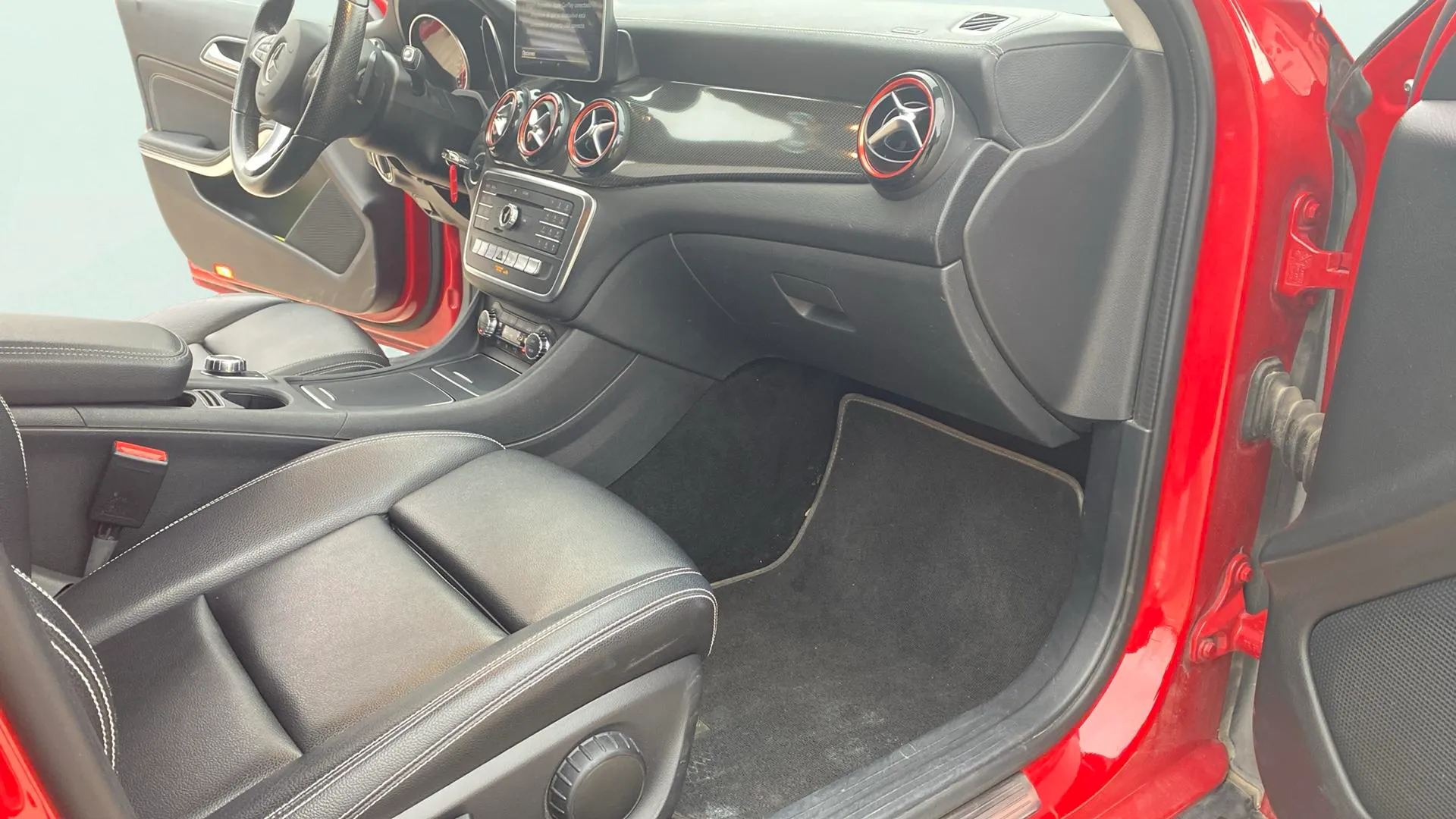Mercedes-Benz GLA 180 - foto 21