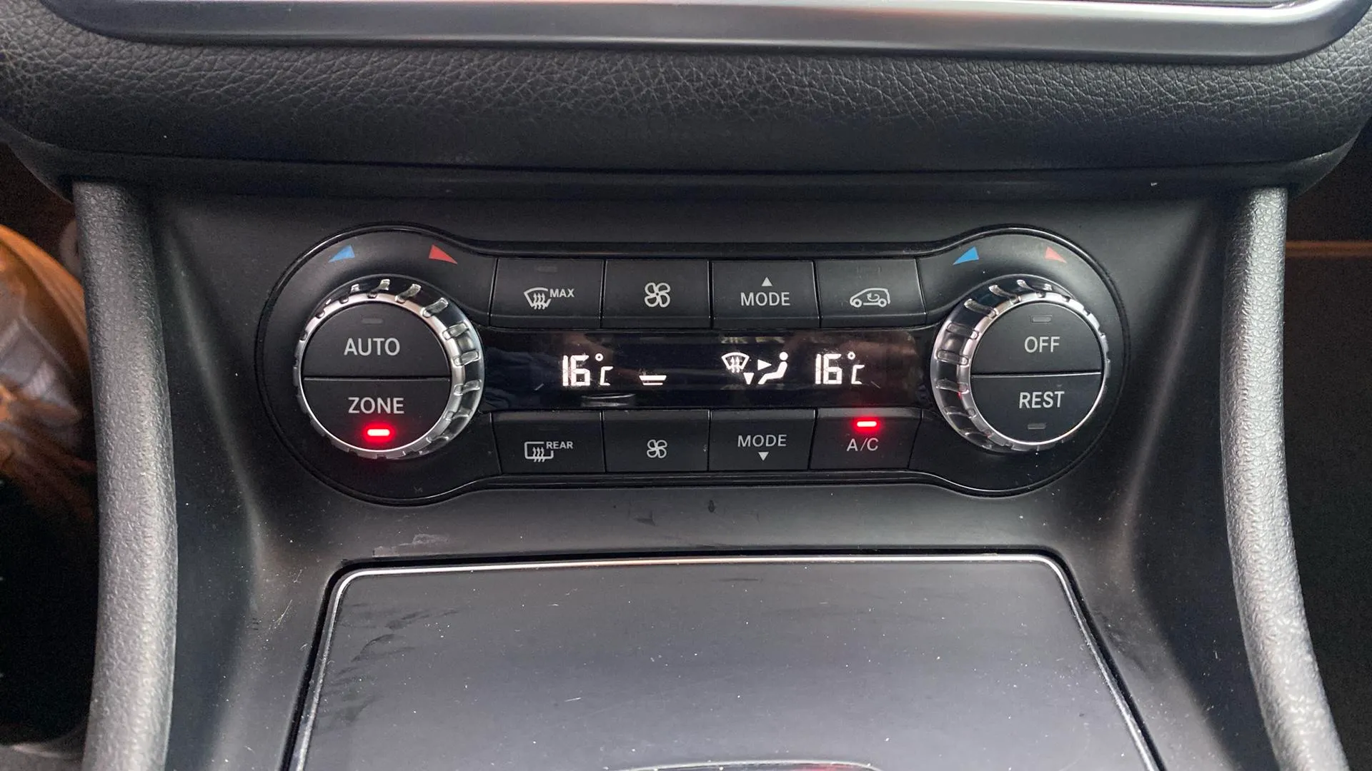 Mercedes-Benz GLA 180 - foto 16