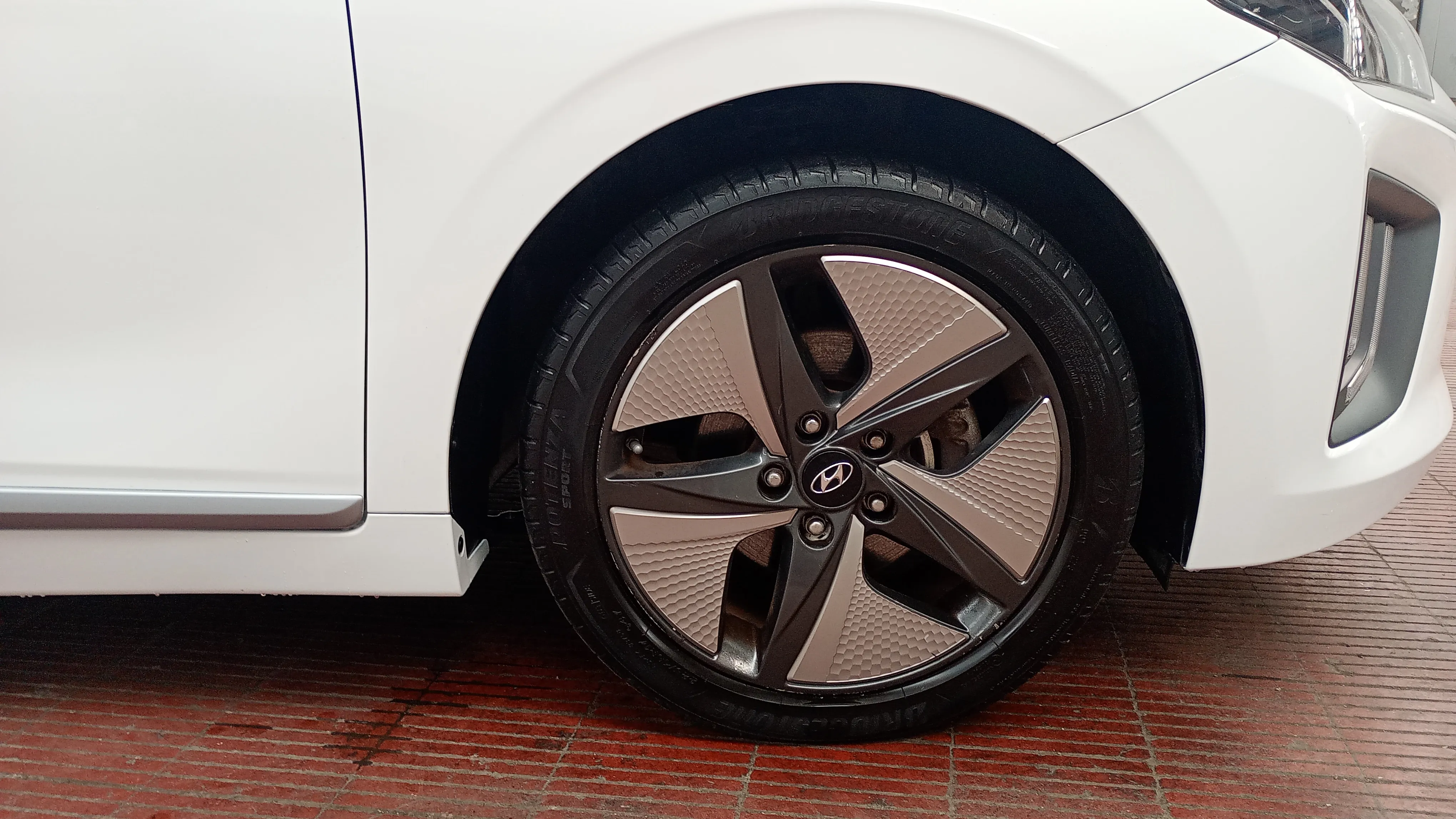 Hyundai Ioniq 1.6 GDI HEV Tecno DCT - foto 23