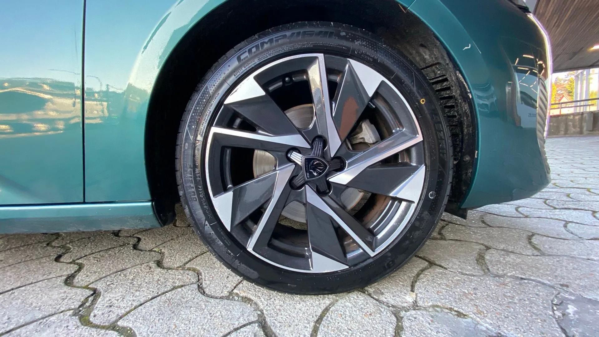 Peugeot 308 SW Allure Pack BlueHDi 130 EAT8 - foto 24