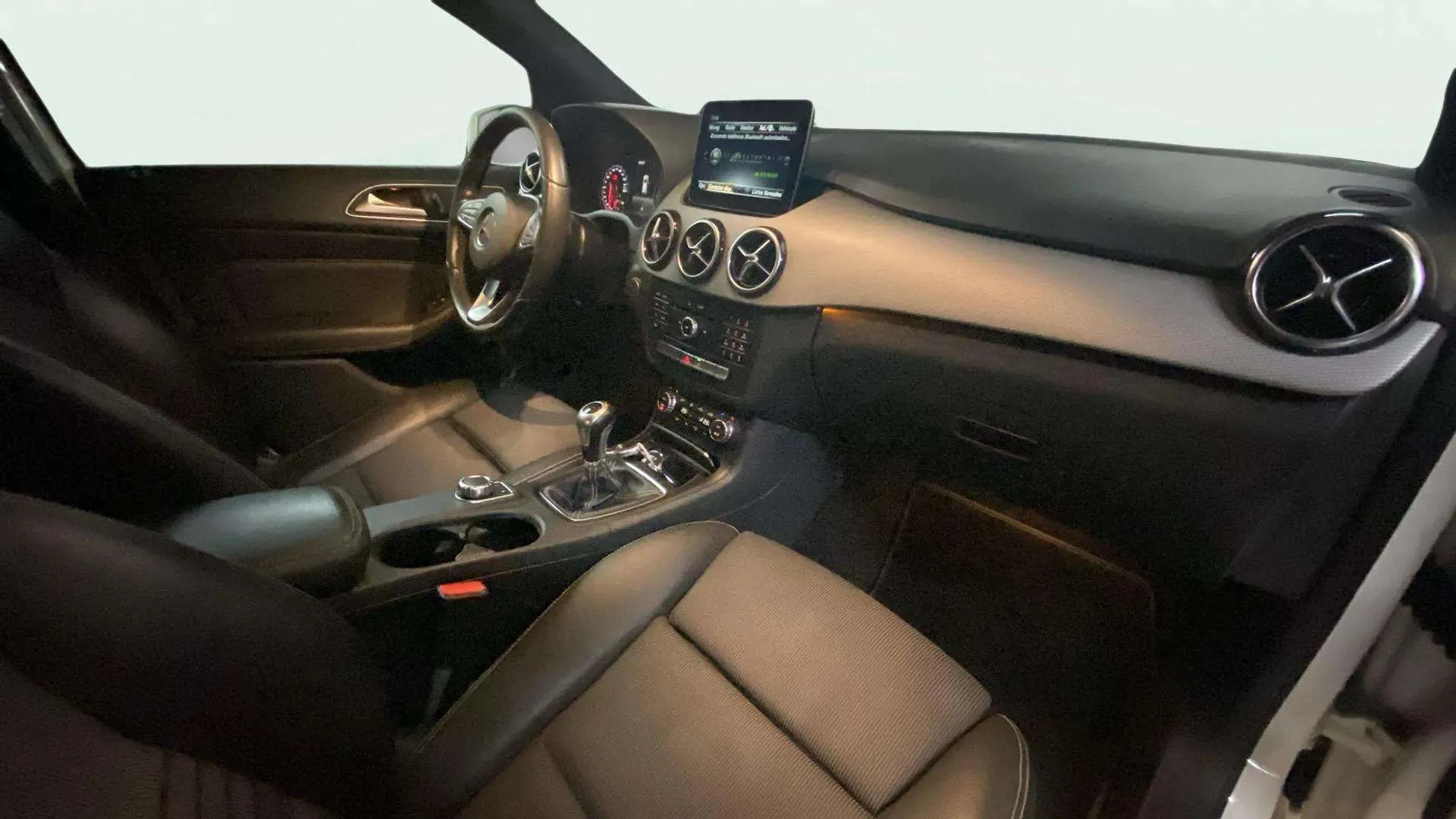 Mercedes-Benz Clase B B 200 d - foto 16