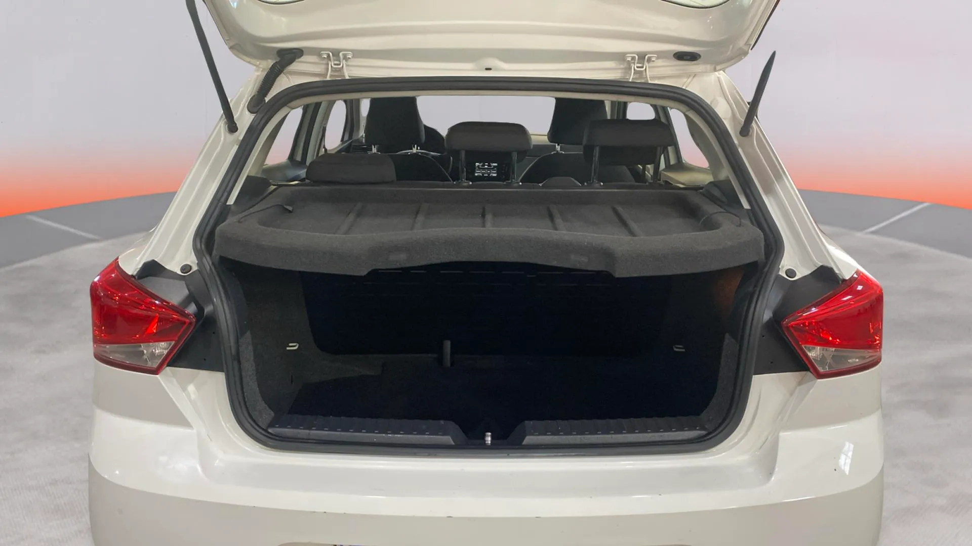 SEAT Ibiza 1.6 TDI Reference Plus - foto 9