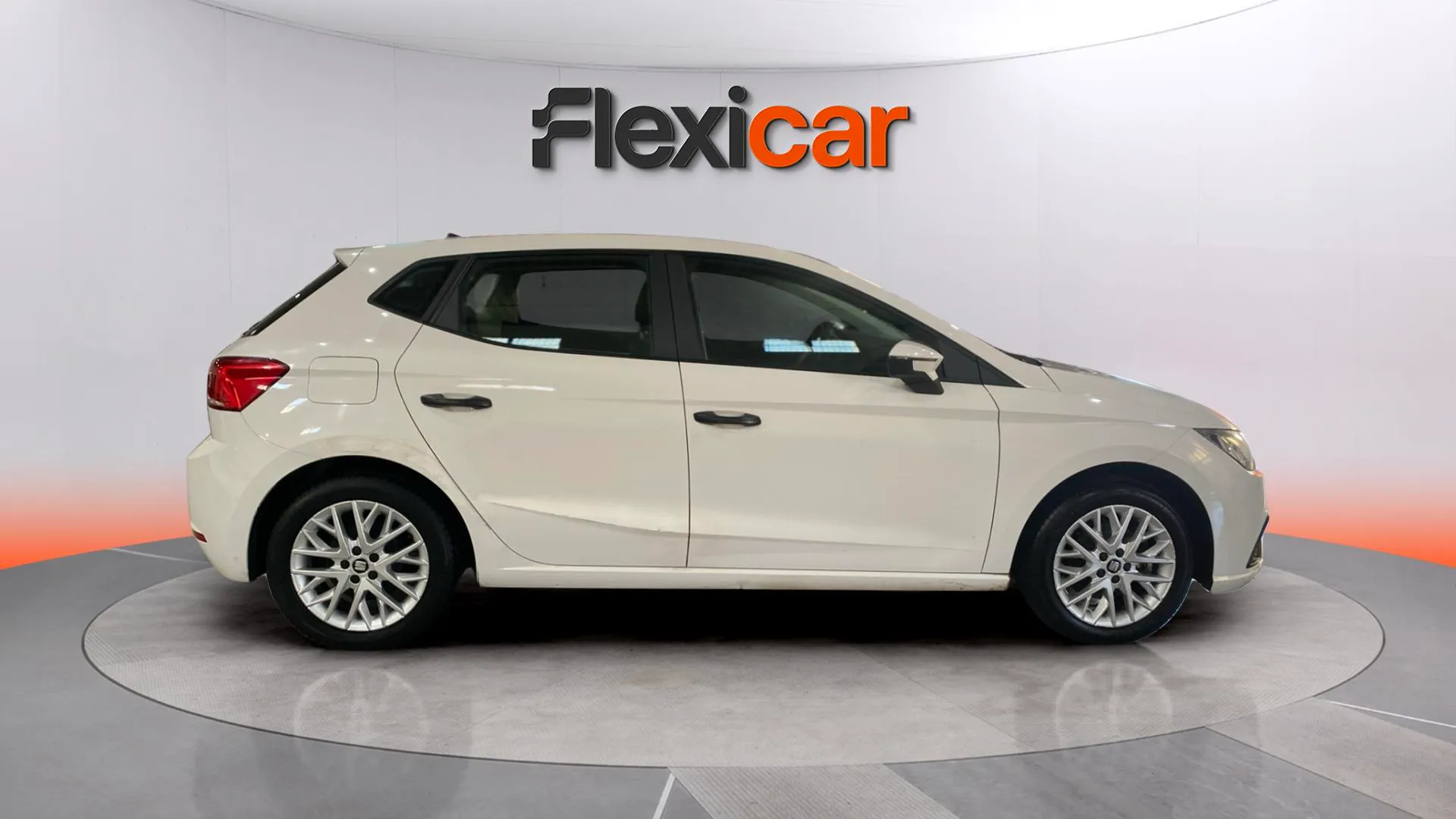SEAT Ibiza 1.6 TDI Reference Plus - foto 8