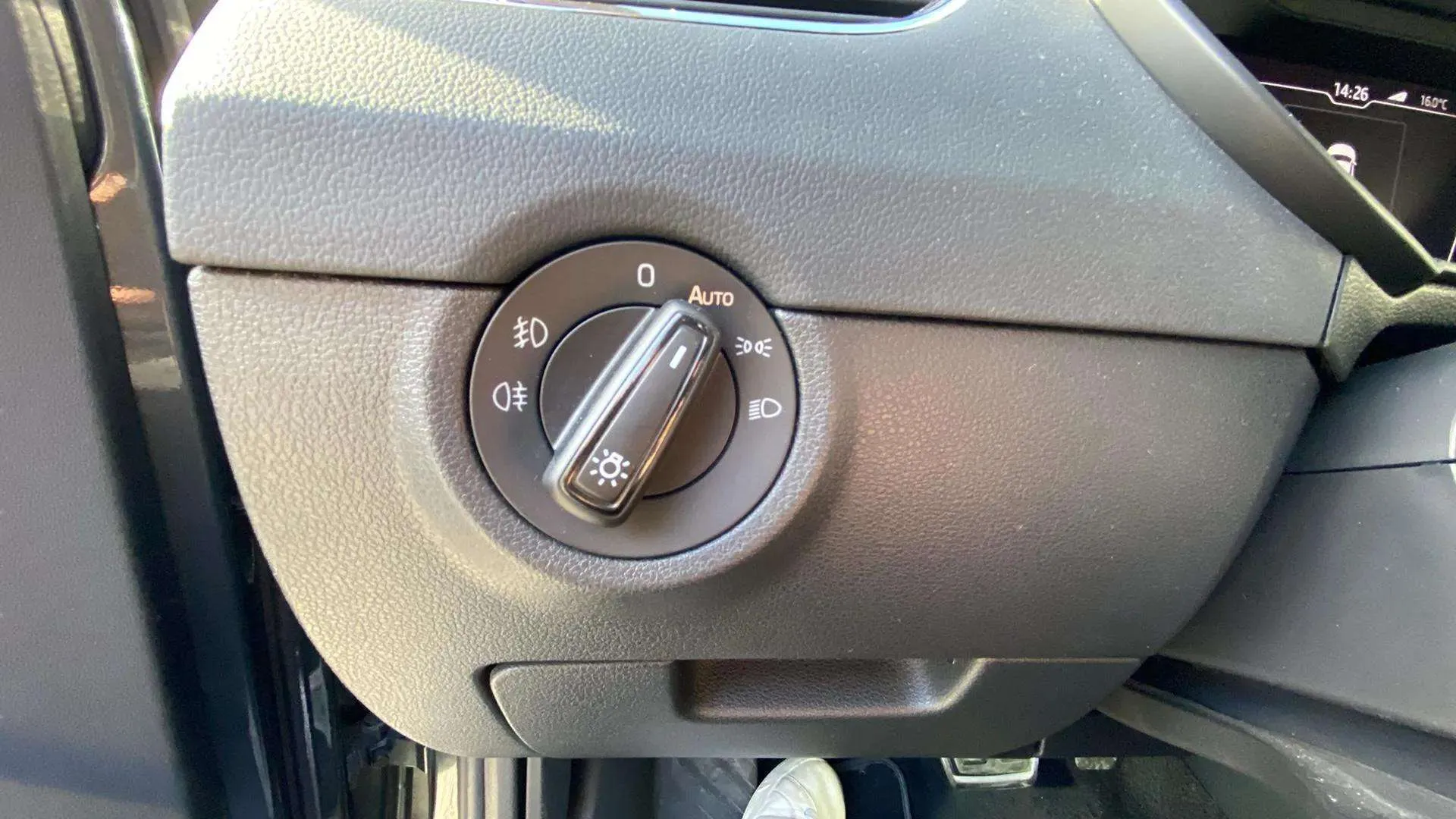Škoda Octavia 1.5 TSI DSG Ambition - foto 23