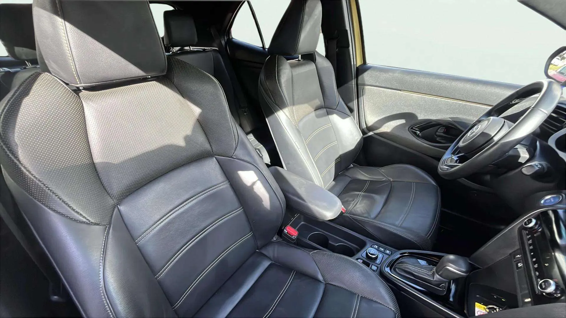 Toyota Yaris Cross 1.5 120H Premiere Edition awd - foto 21