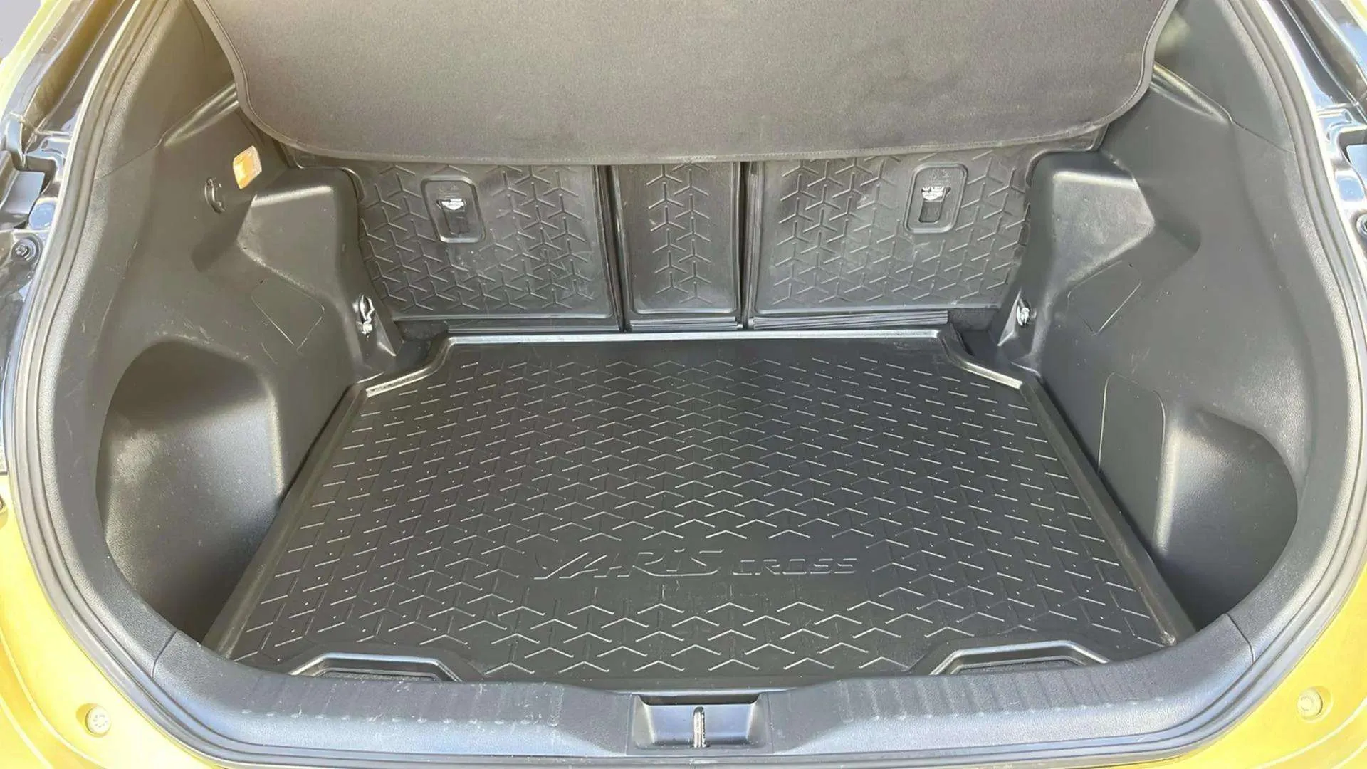 Toyota Yaris Cross 1.5 120H Premiere Edition awd - foto 8