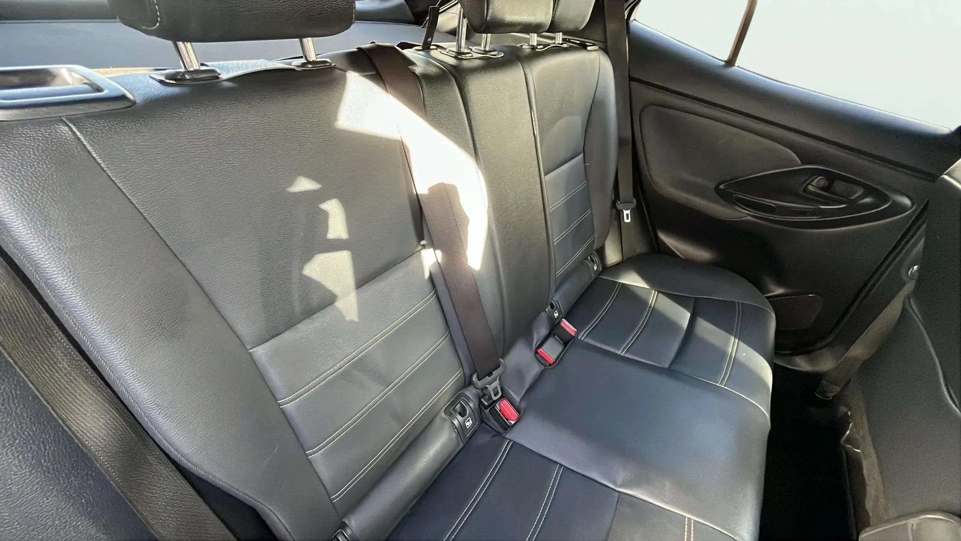 Toyota Yaris Cross 1.5 120H Premiere Edition awd - foto 23