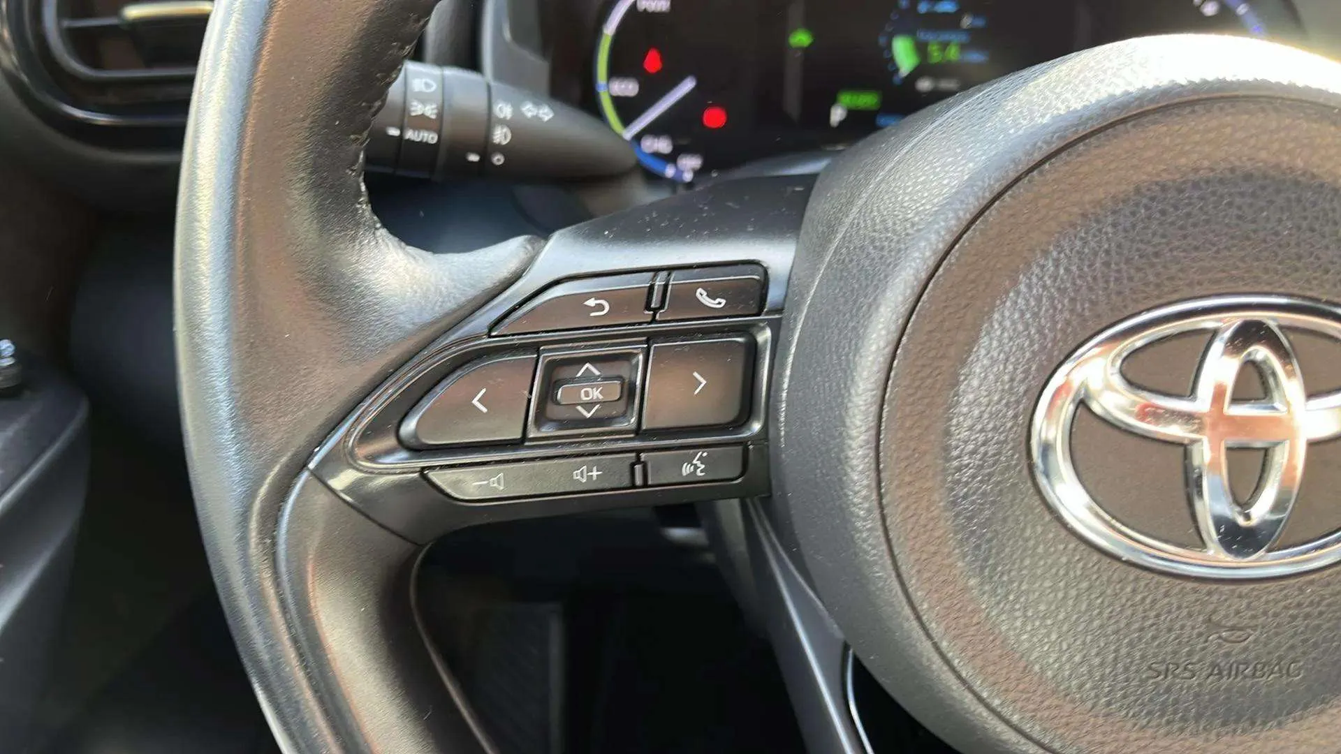 Toyota Yaris Cross 1.5 120H Premiere Edition awd - foto 12