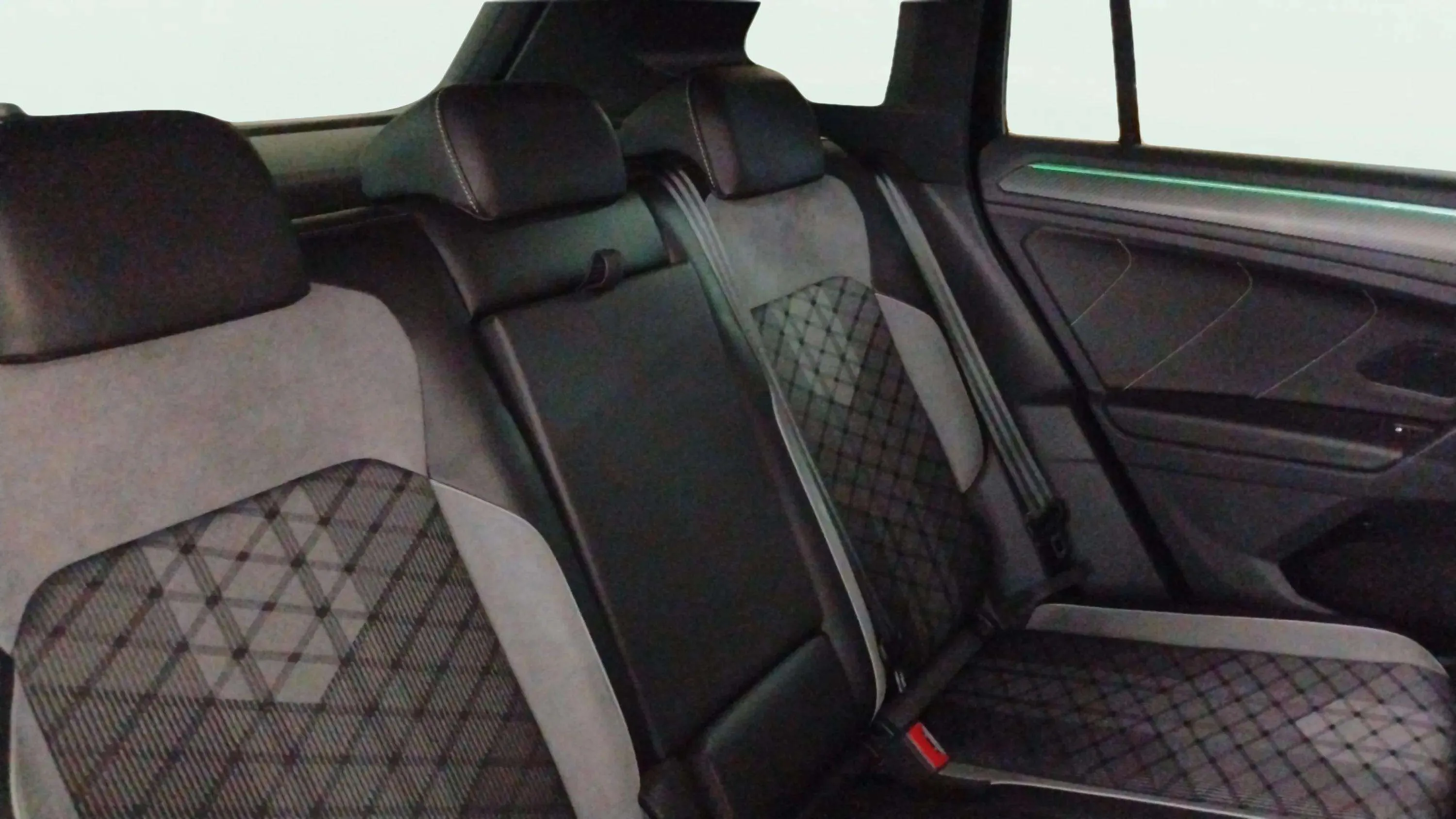 Volkswagen Tiguan R-Line 1.4 TSI eHybrid DSG - foto 16