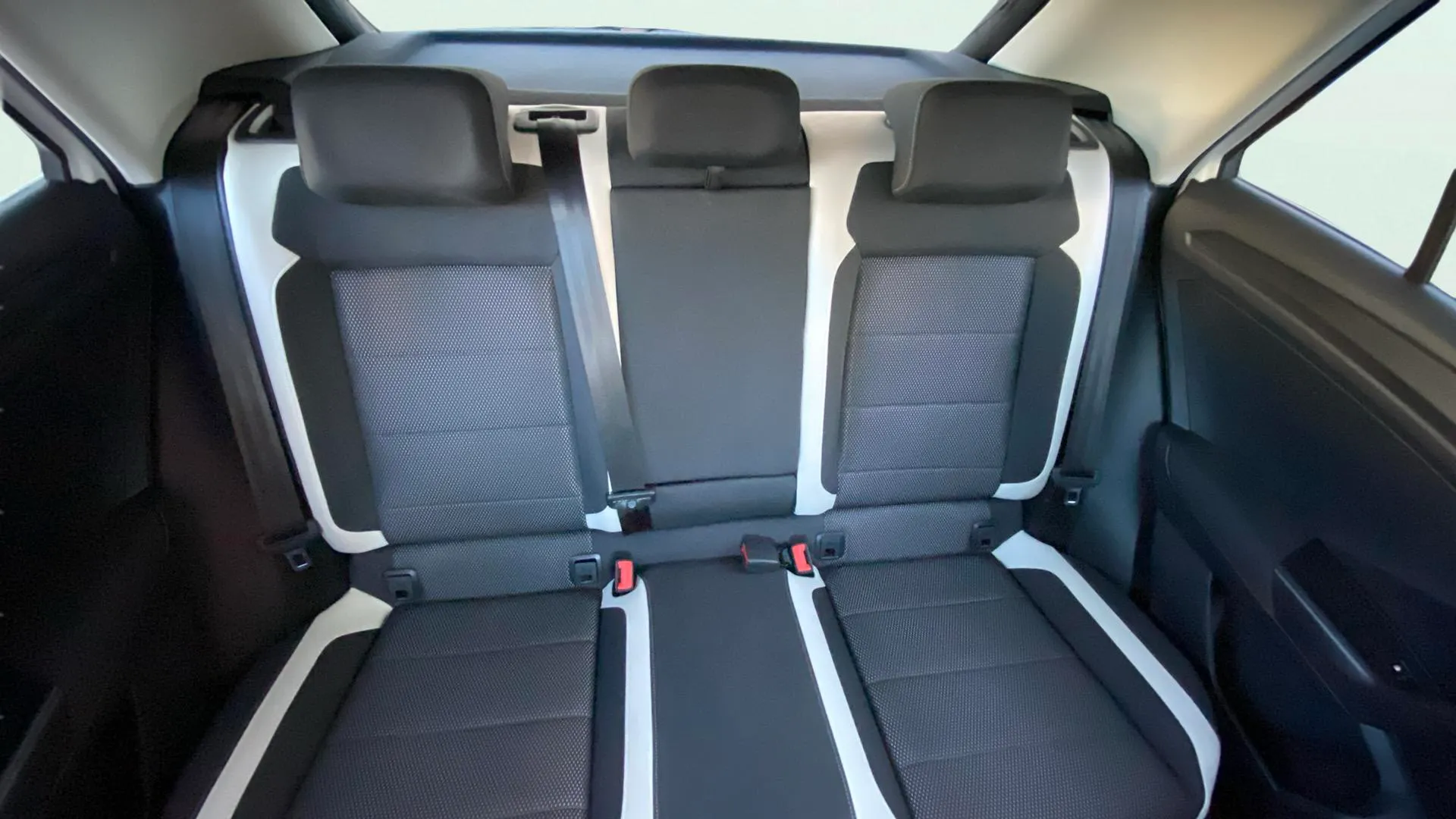Volkswagen T-Roc Sport 1.5 TSI DSG - foto 18