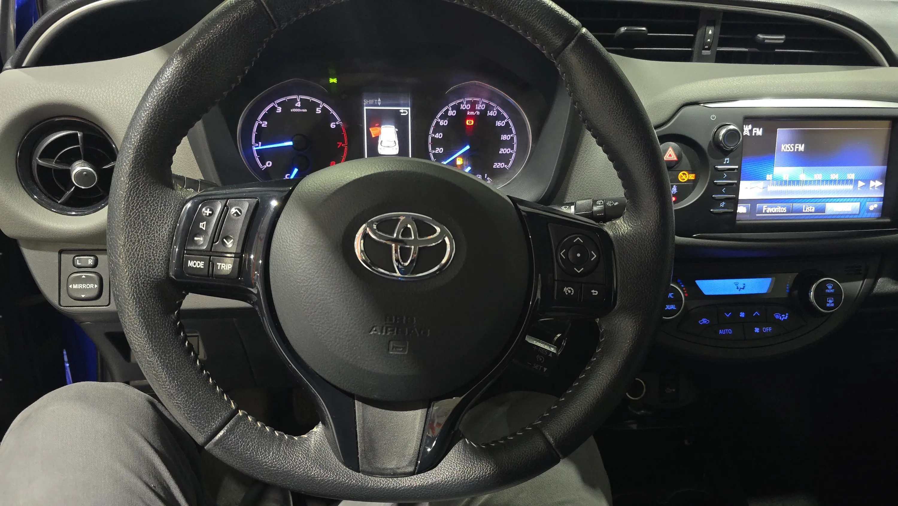 Toyota Yaris 1.0 70 City - foto 11