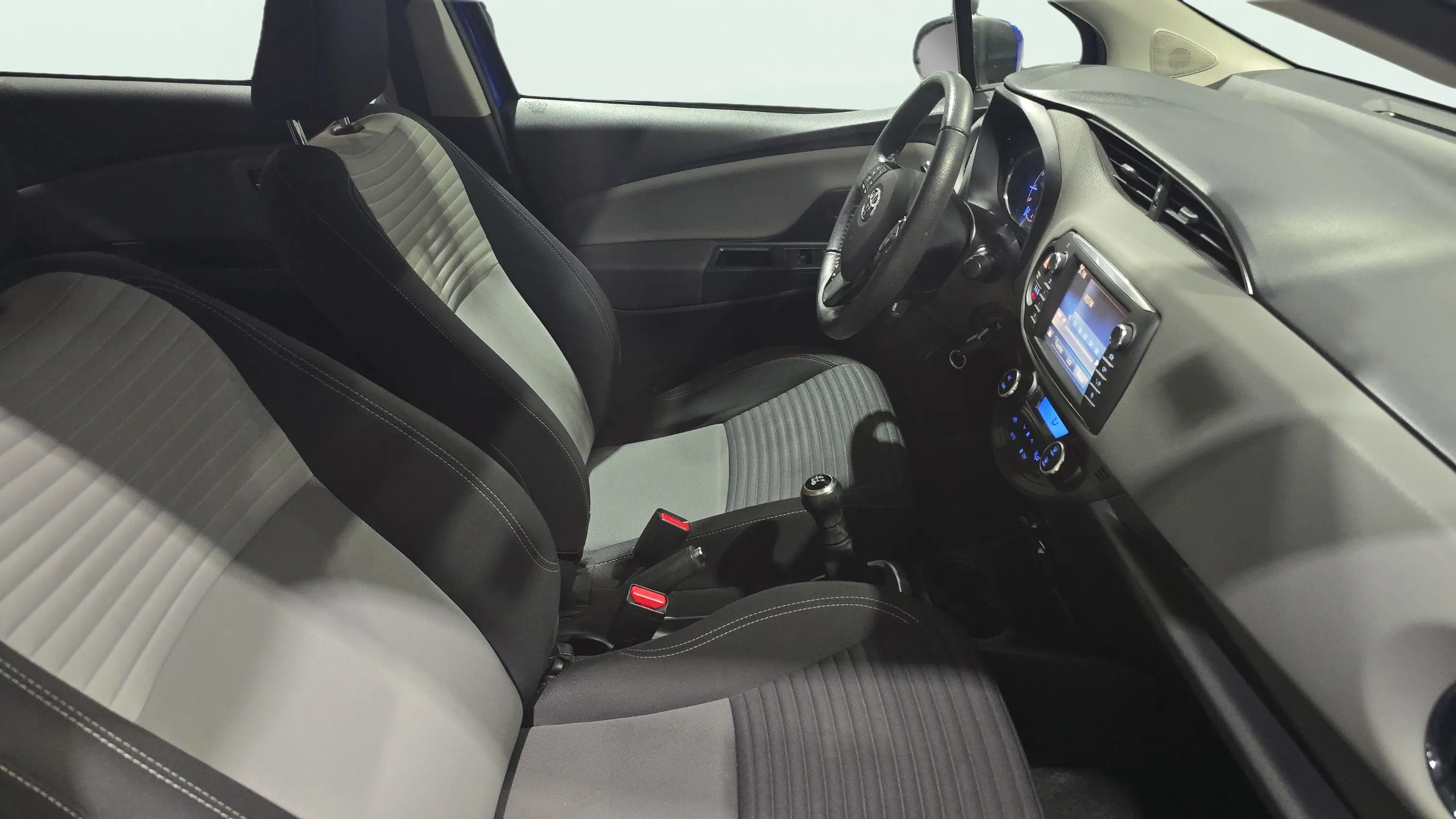 Toyota Yaris 1.0 70 City - foto 13