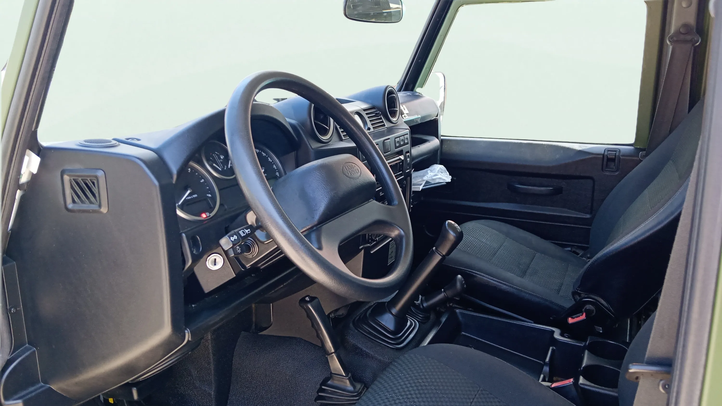 Land Rover Defender 110 SW E - foto 9