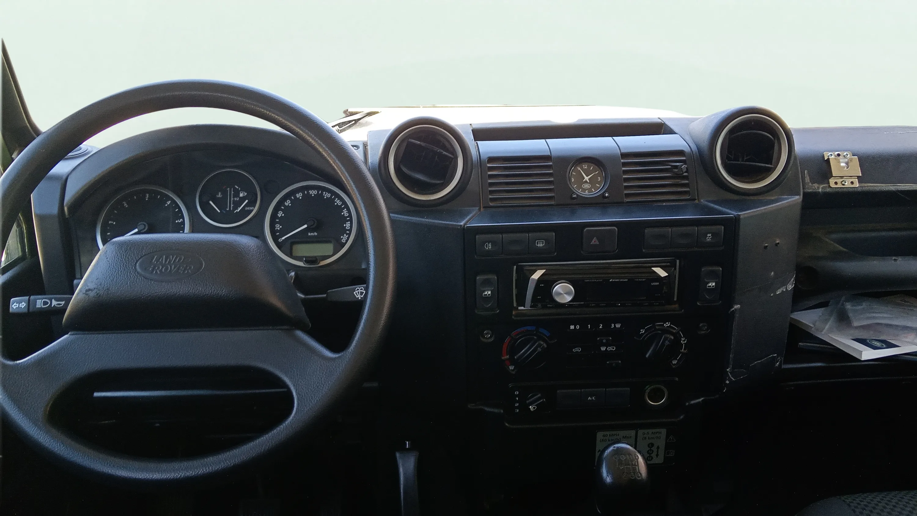 Land Rover Defender 110 SW E - foto 11