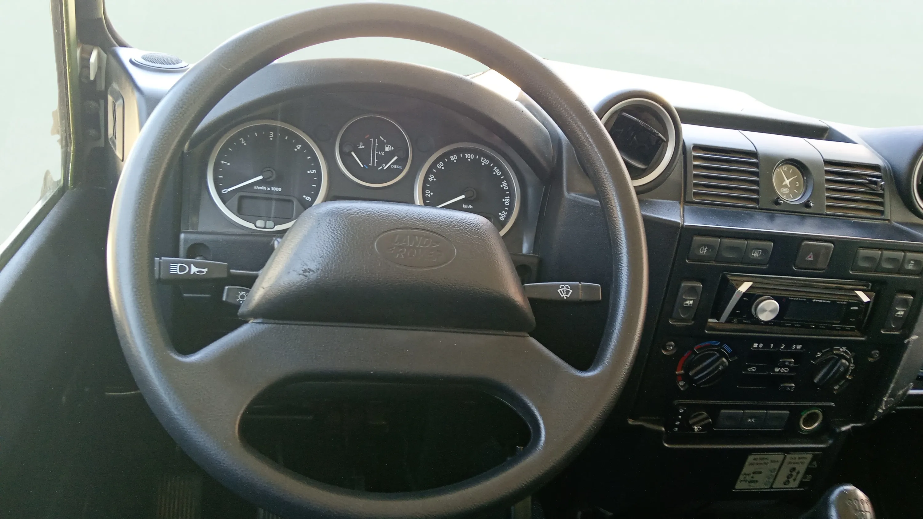 Land Rover Defender 110 SW E - foto 10