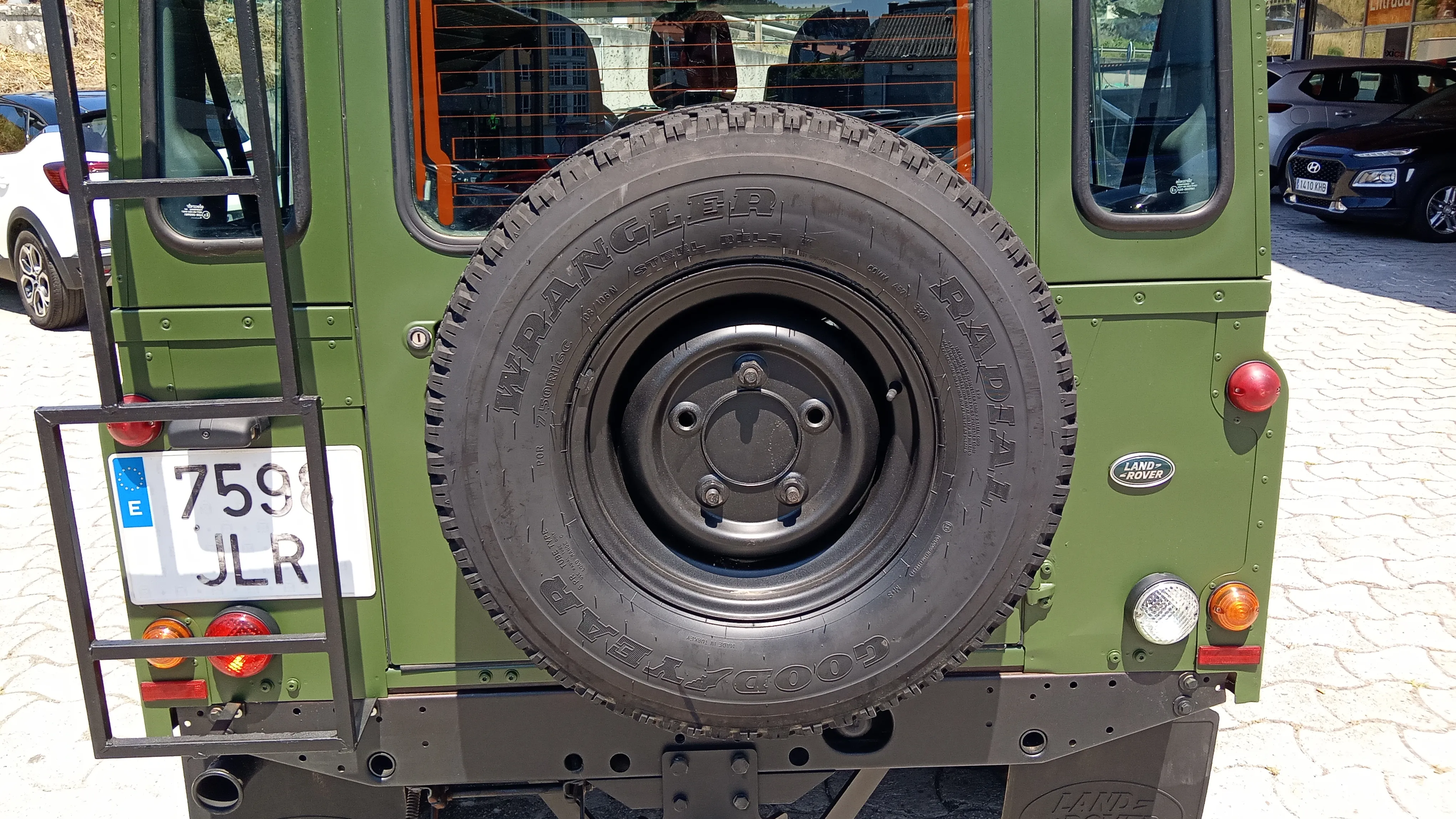 Land Rover Defender 110 SW E - foto 15