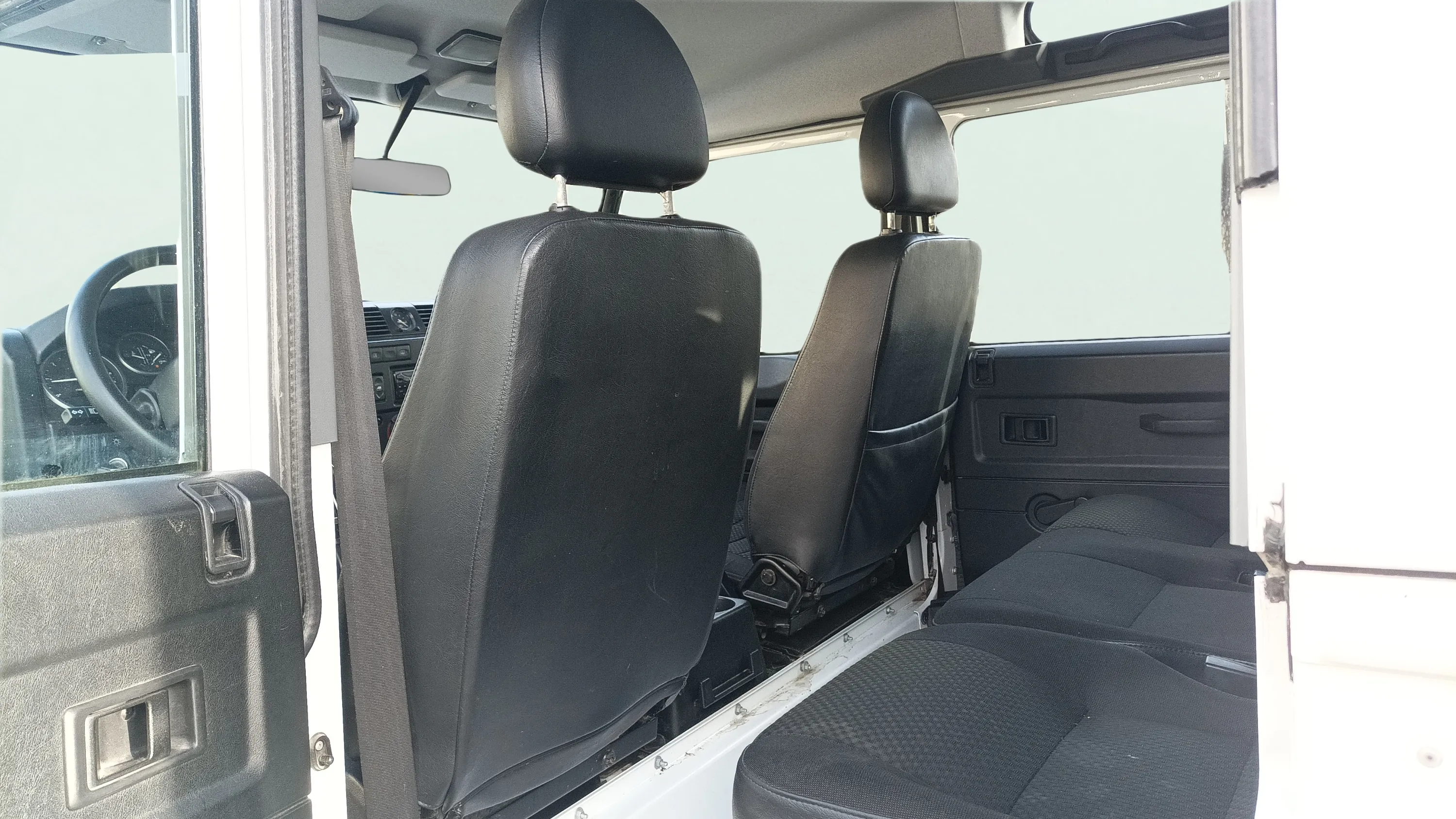 Land Rover Defender 110 SW E - foto 20