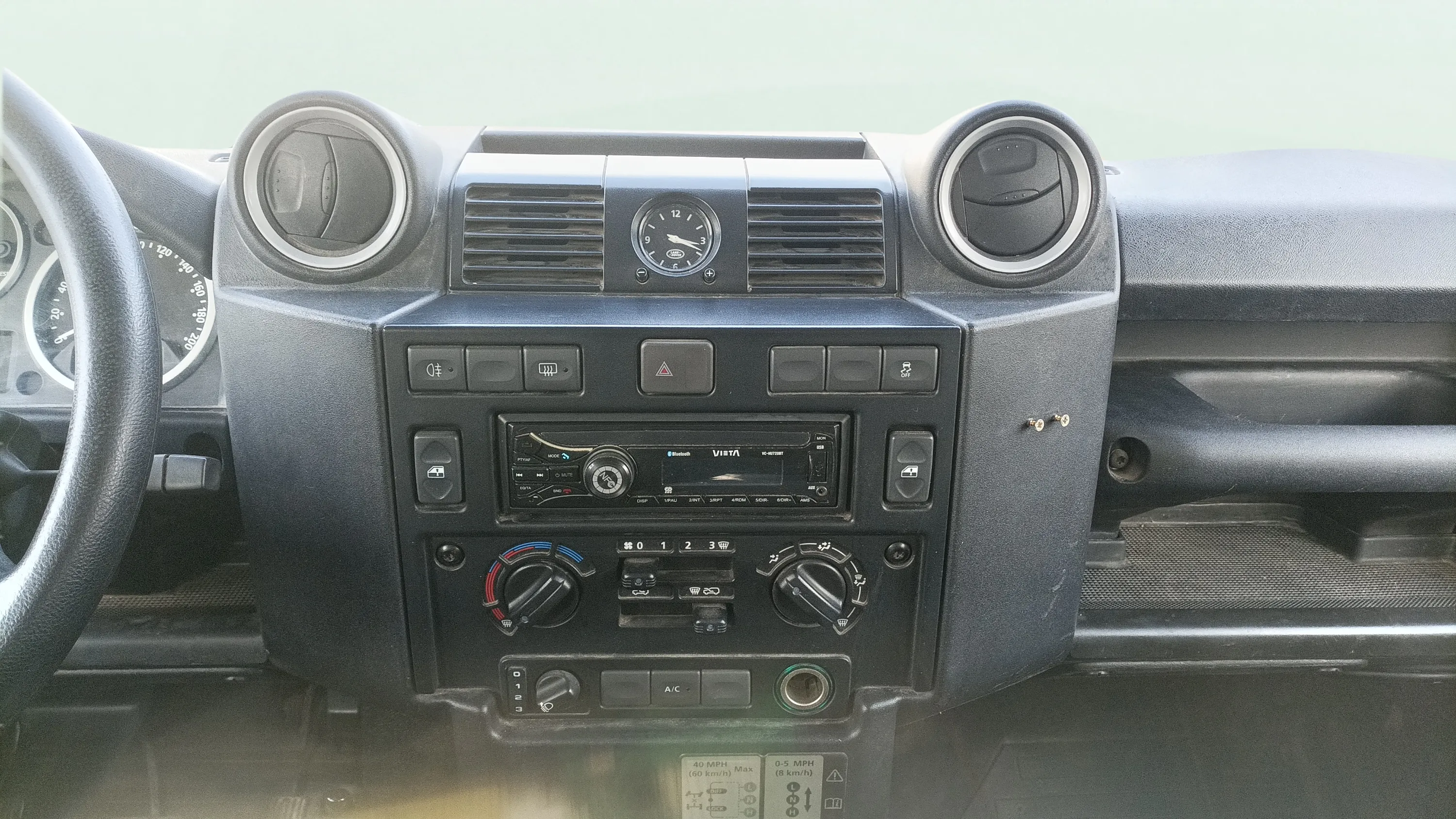 Land Rover Defender 110 SW E - foto 11