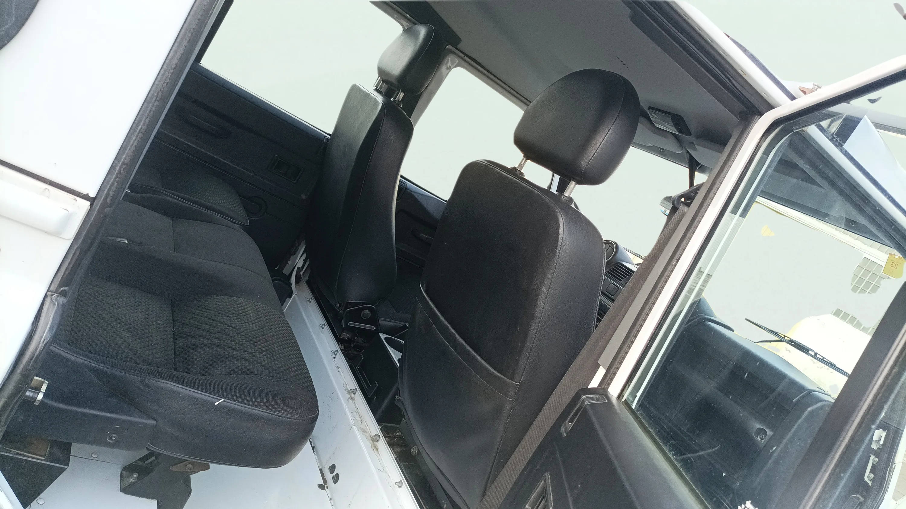 Land Rover Defender 110 SW E - foto 18