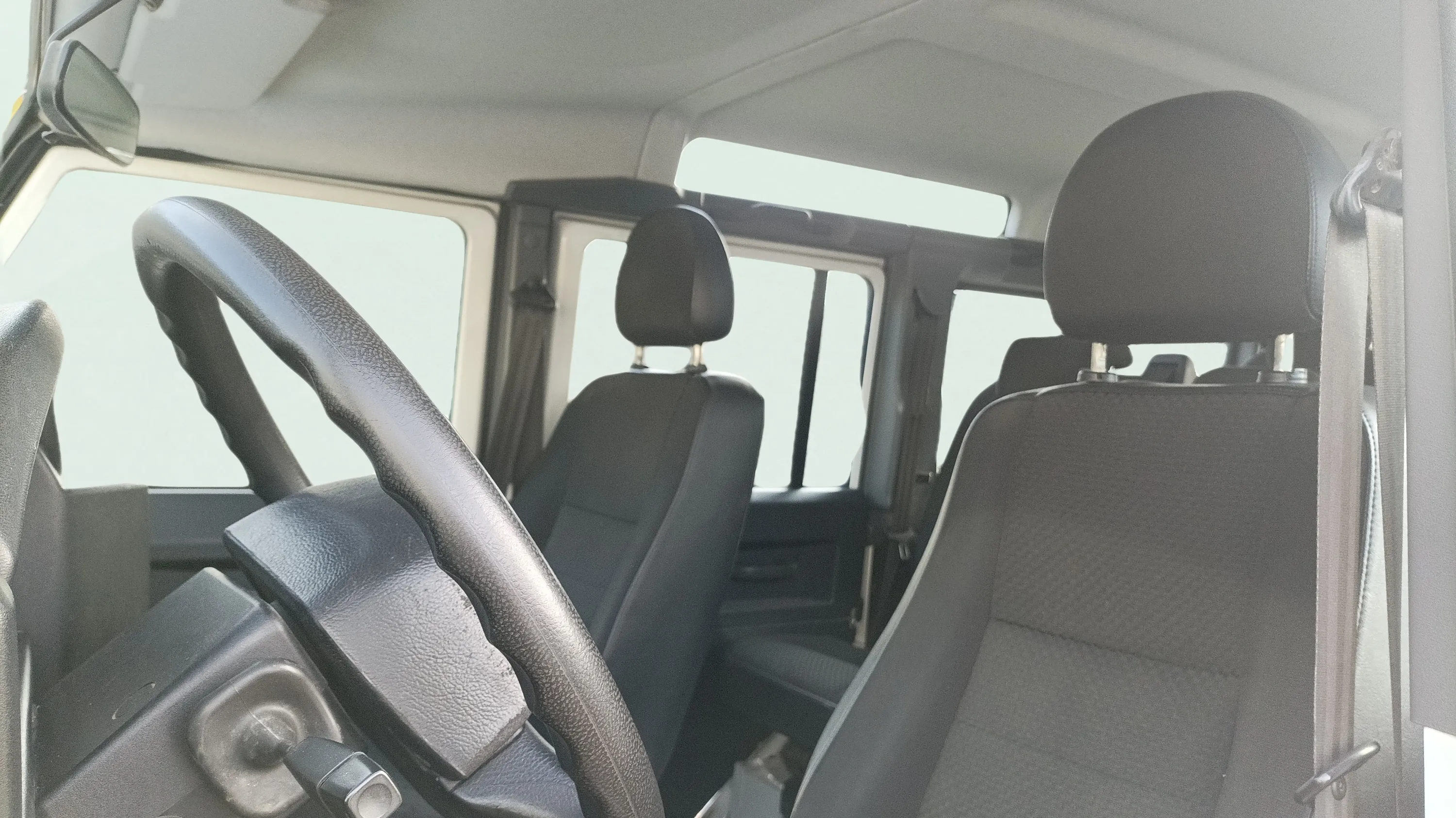 Land Rover Defender 110 SW E - foto 14
