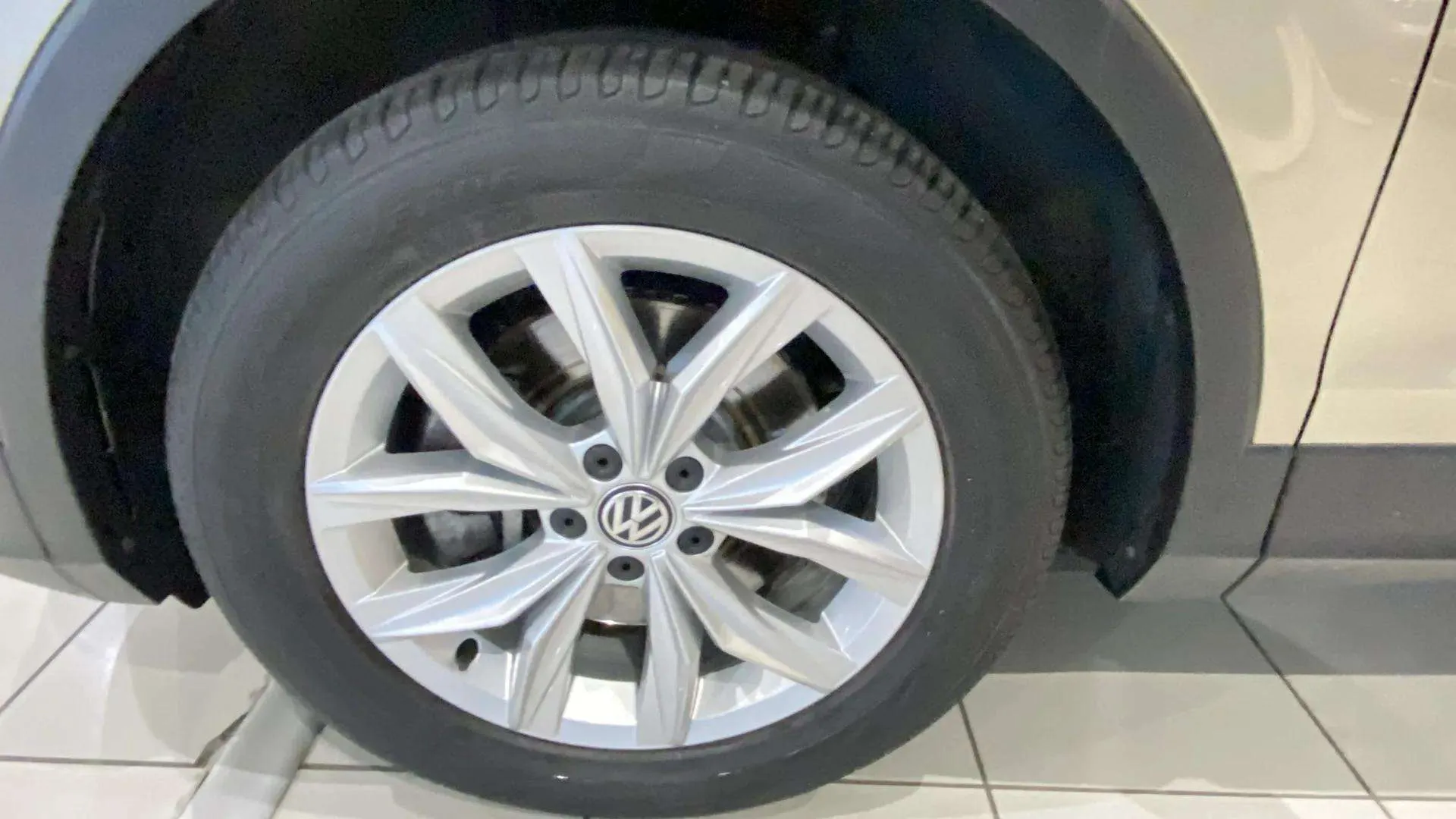 Volkswagen Tiguan Advance 2.0 TDI BMT DSG 4M - foto 29