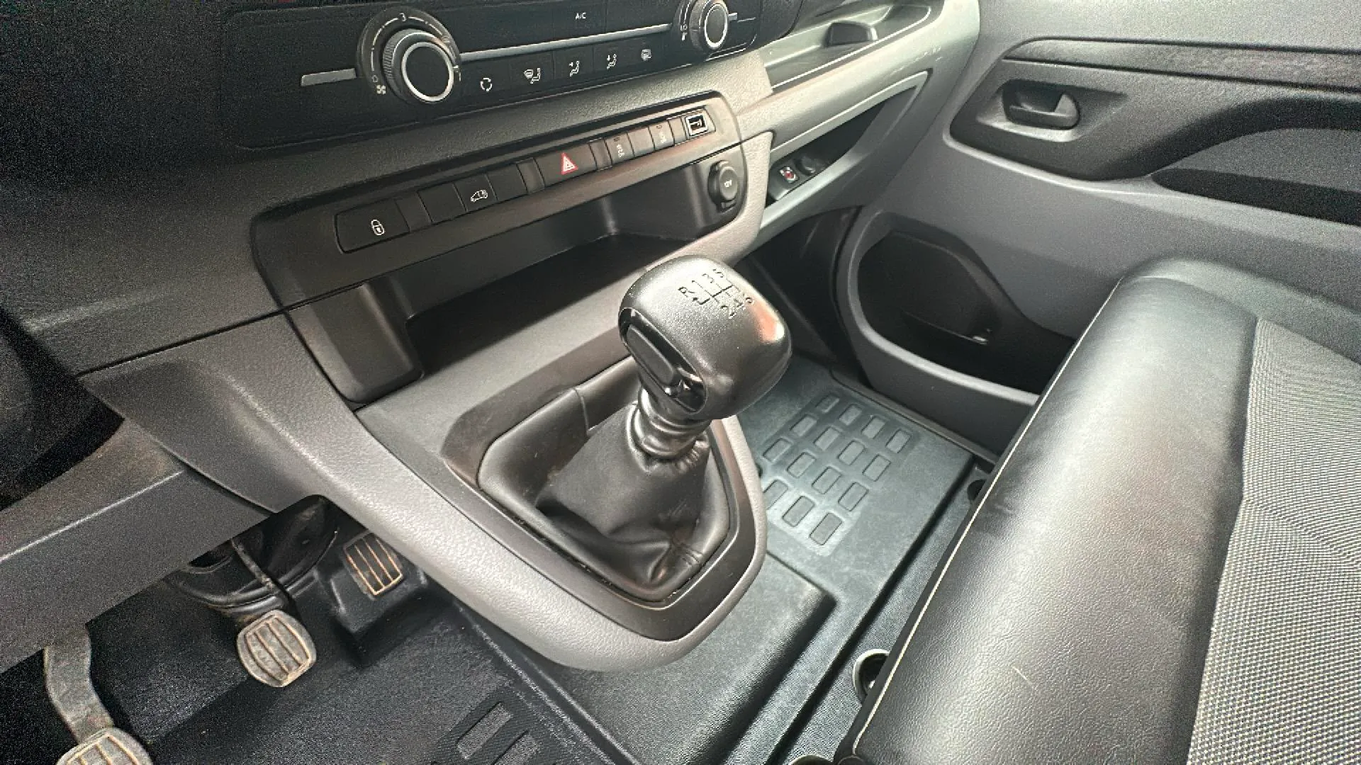 Peugeot Expert Furgón Premium 2.0 BlueHDi 120 Compact - foto 11