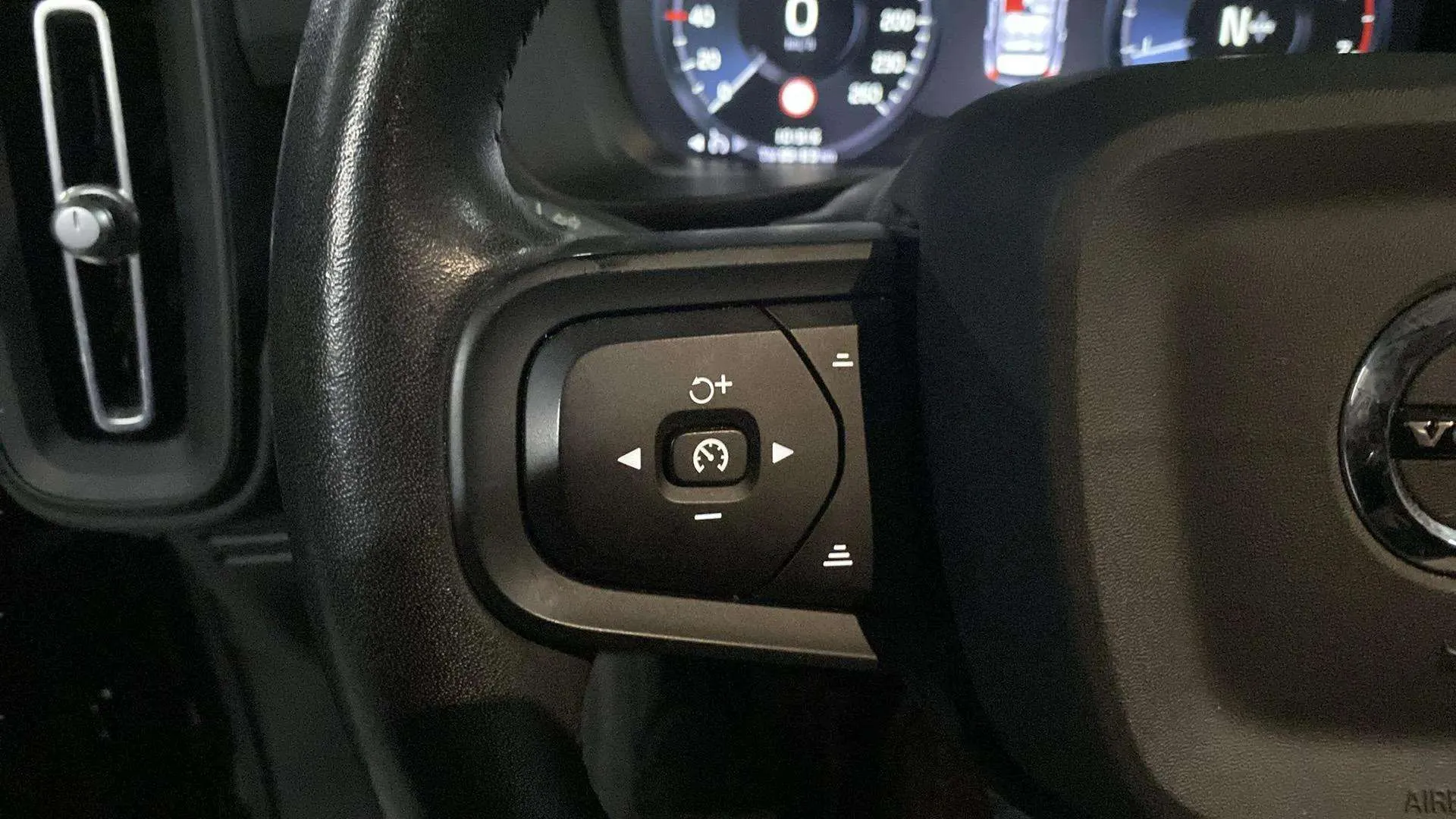 Volvo XC40 1.5 T2 Momentum - foto 16