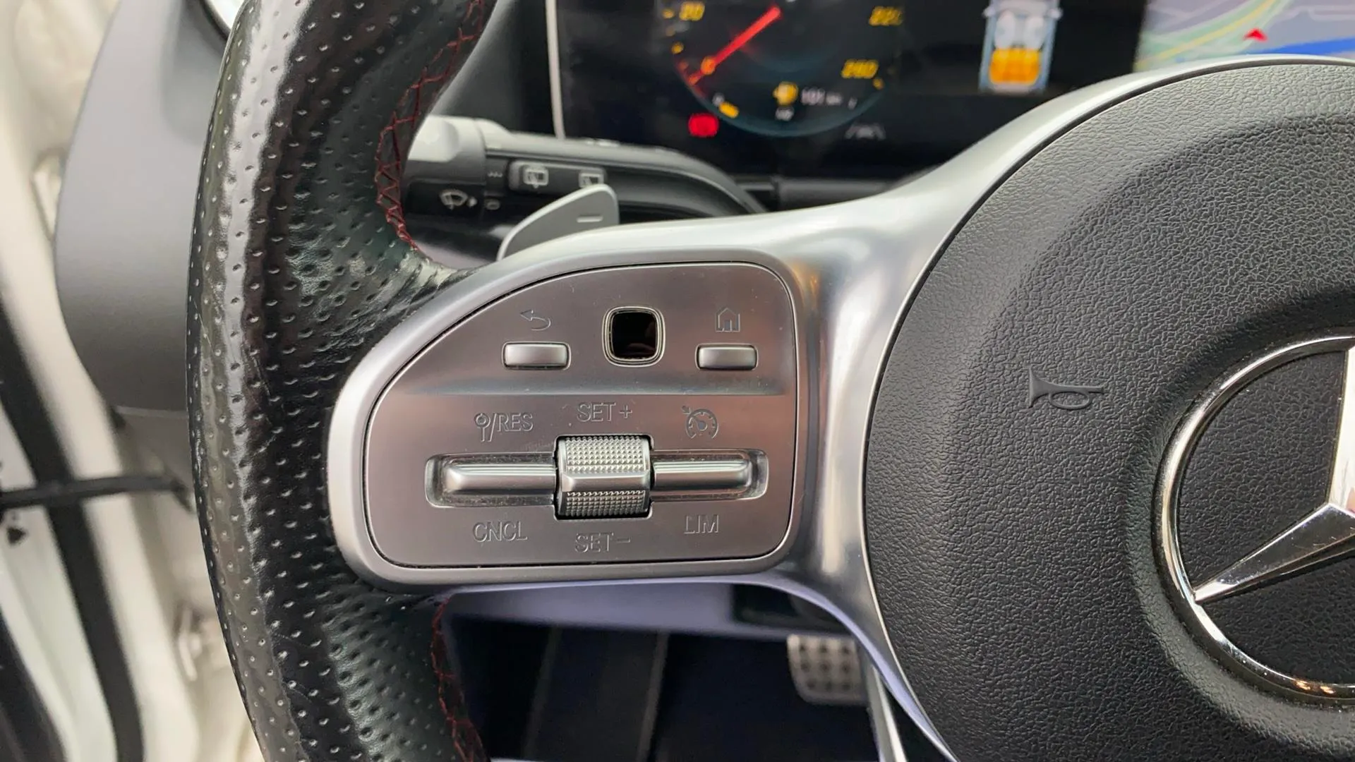 Mercedes-Benz GLA 200 D - foto 13
