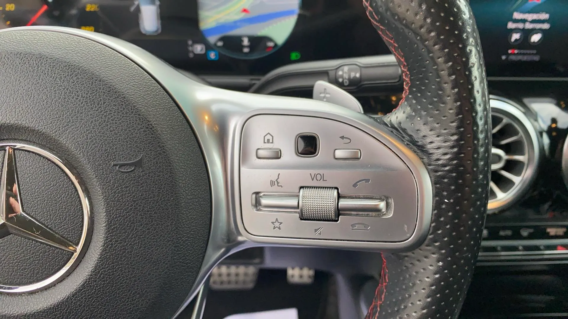 Mercedes-Benz GLA 200 D - foto 15