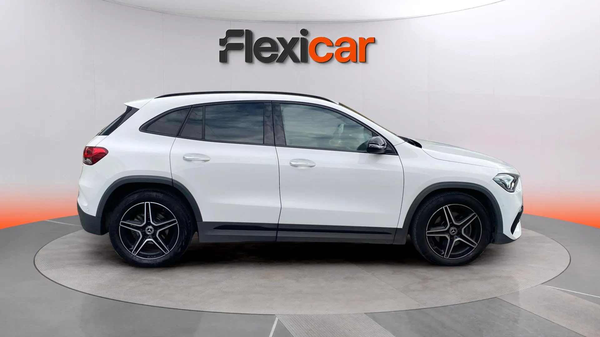 Mercedes-Benz GLA 200 D - foto 8
