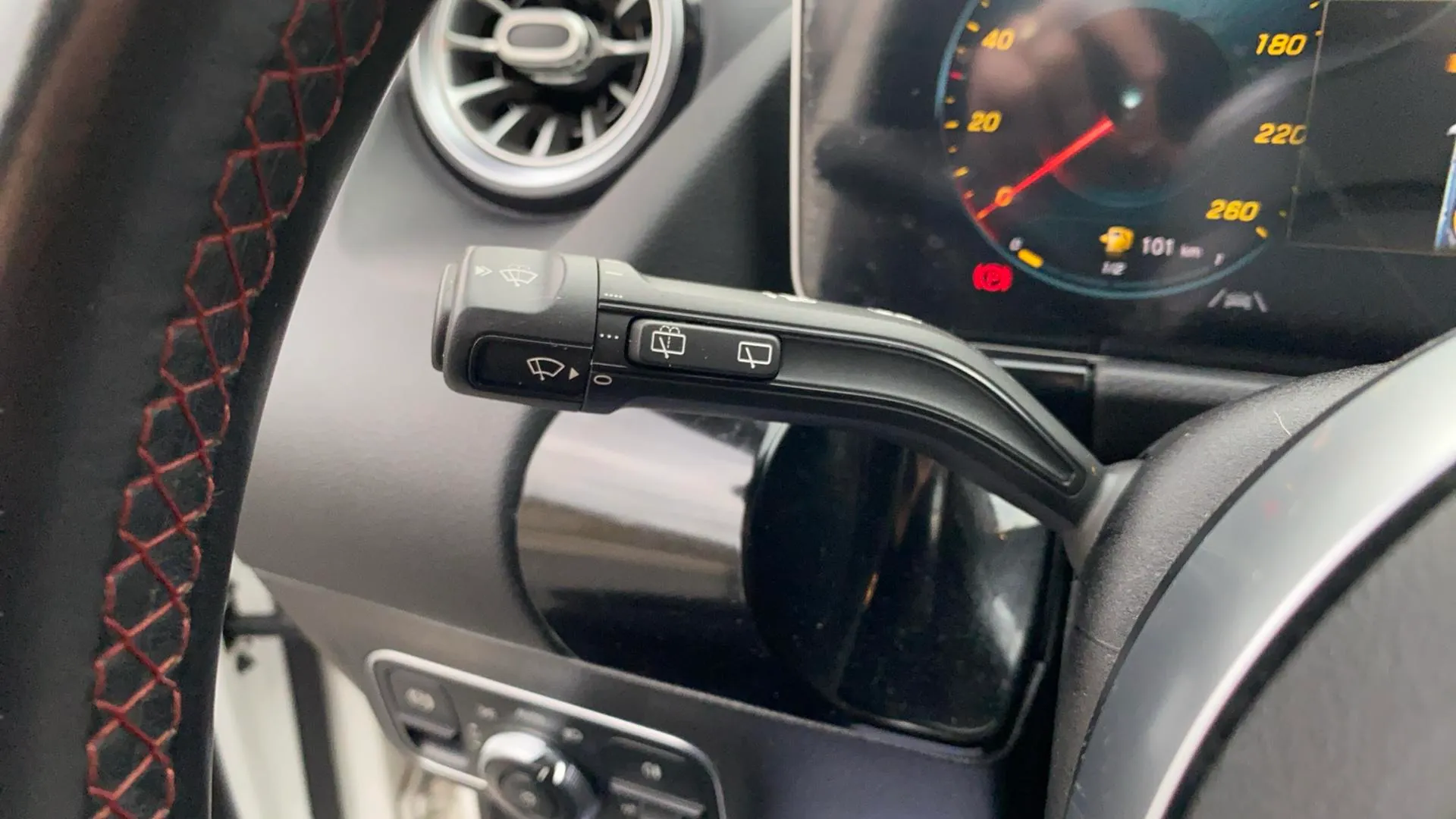 Mercedes-Benz GLA 200 D - foto 12