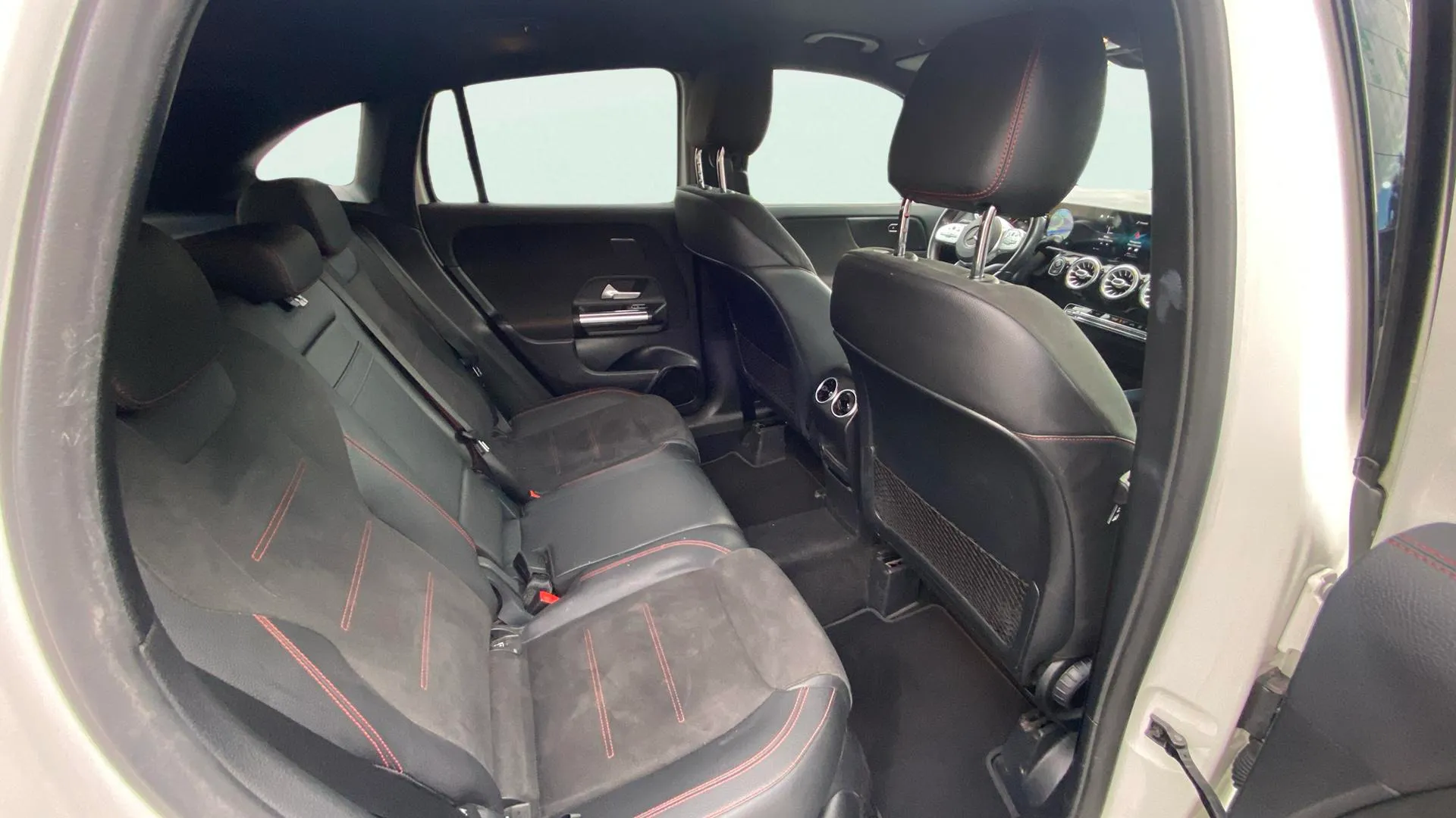 Mercedes-Benz GLA 200 D - foto 24