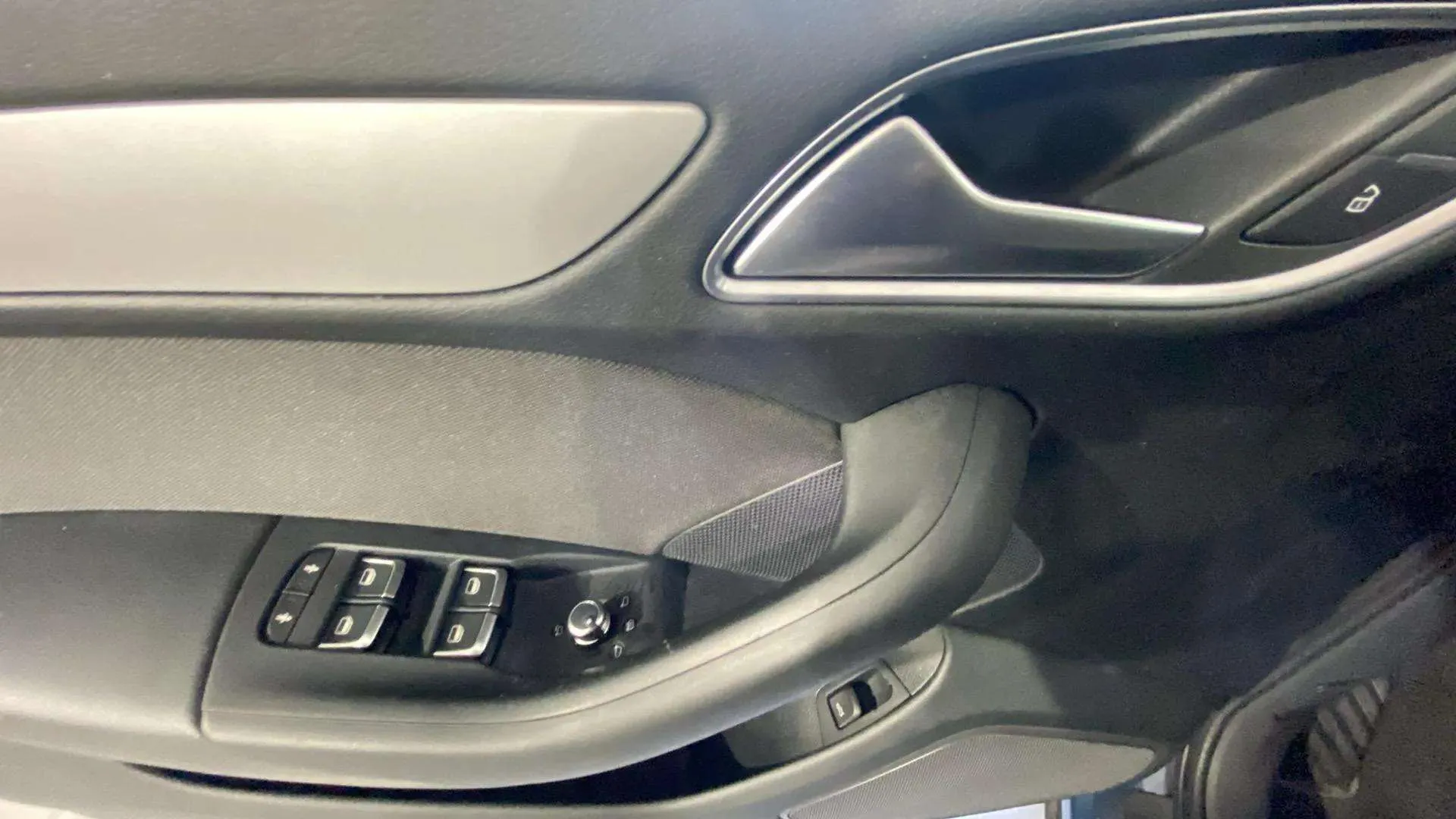 Audi Q3 2.0 TDI S tronic - foto 20