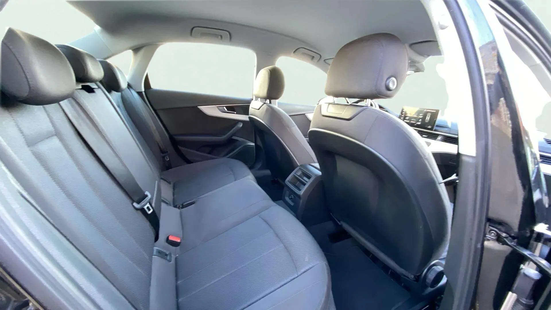 Audi A4 Advanced 30 TDI S tronic - foto 11
