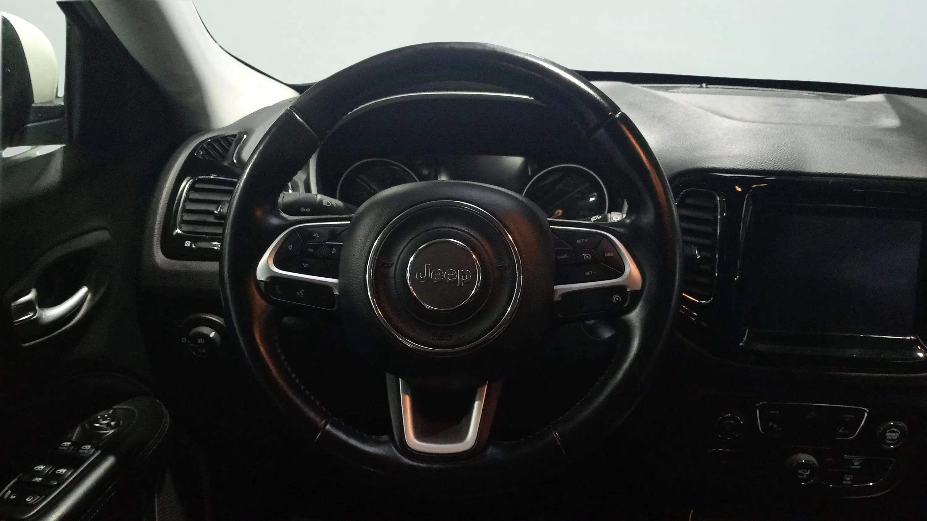 Jeep Compass 1.4 Mair Business 4x2 - foto 12