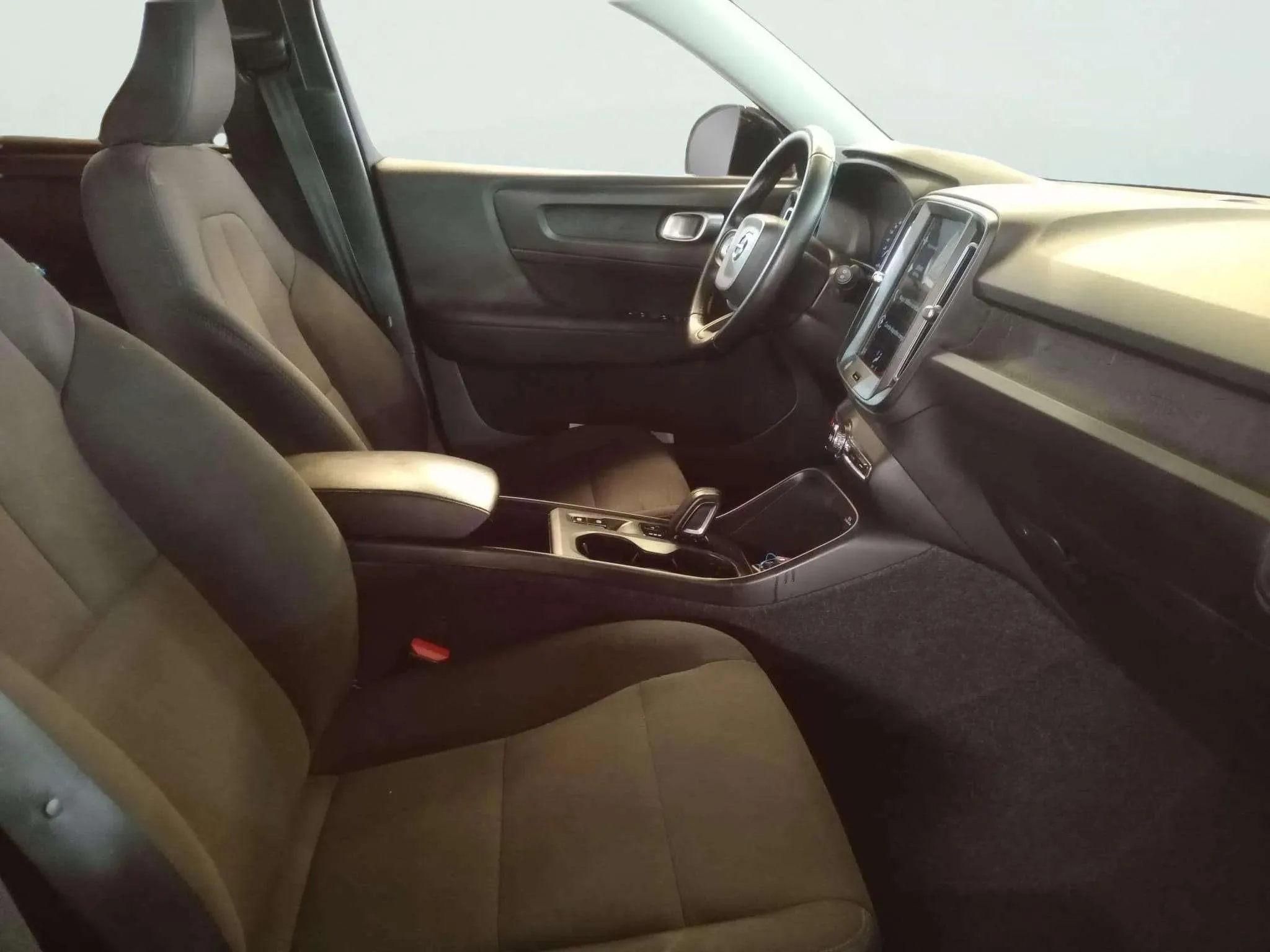 Volvo XC40 2.0 D3 - foto 11
