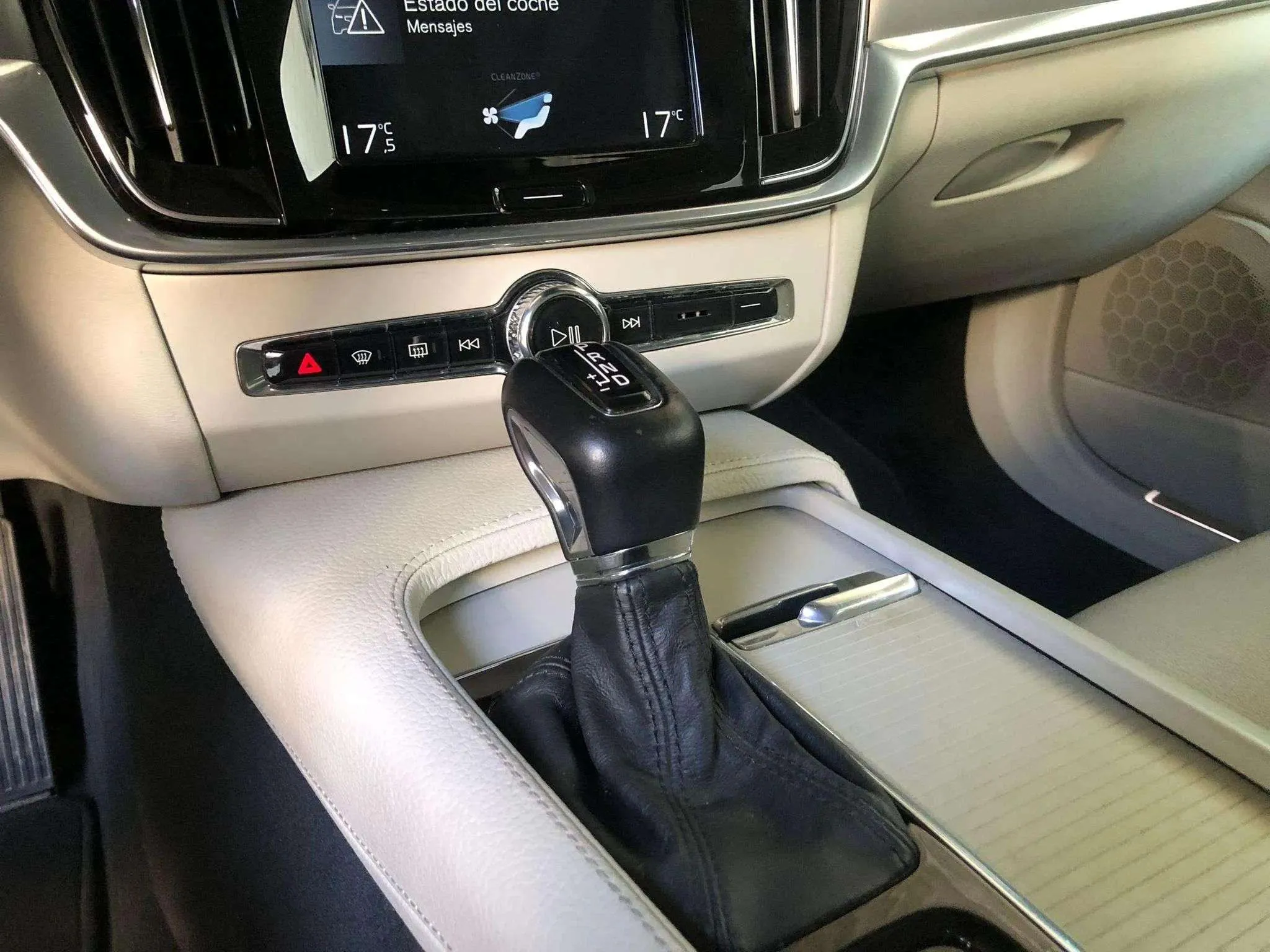 Volvo S90 2.0 D3 Momentum - foto 11