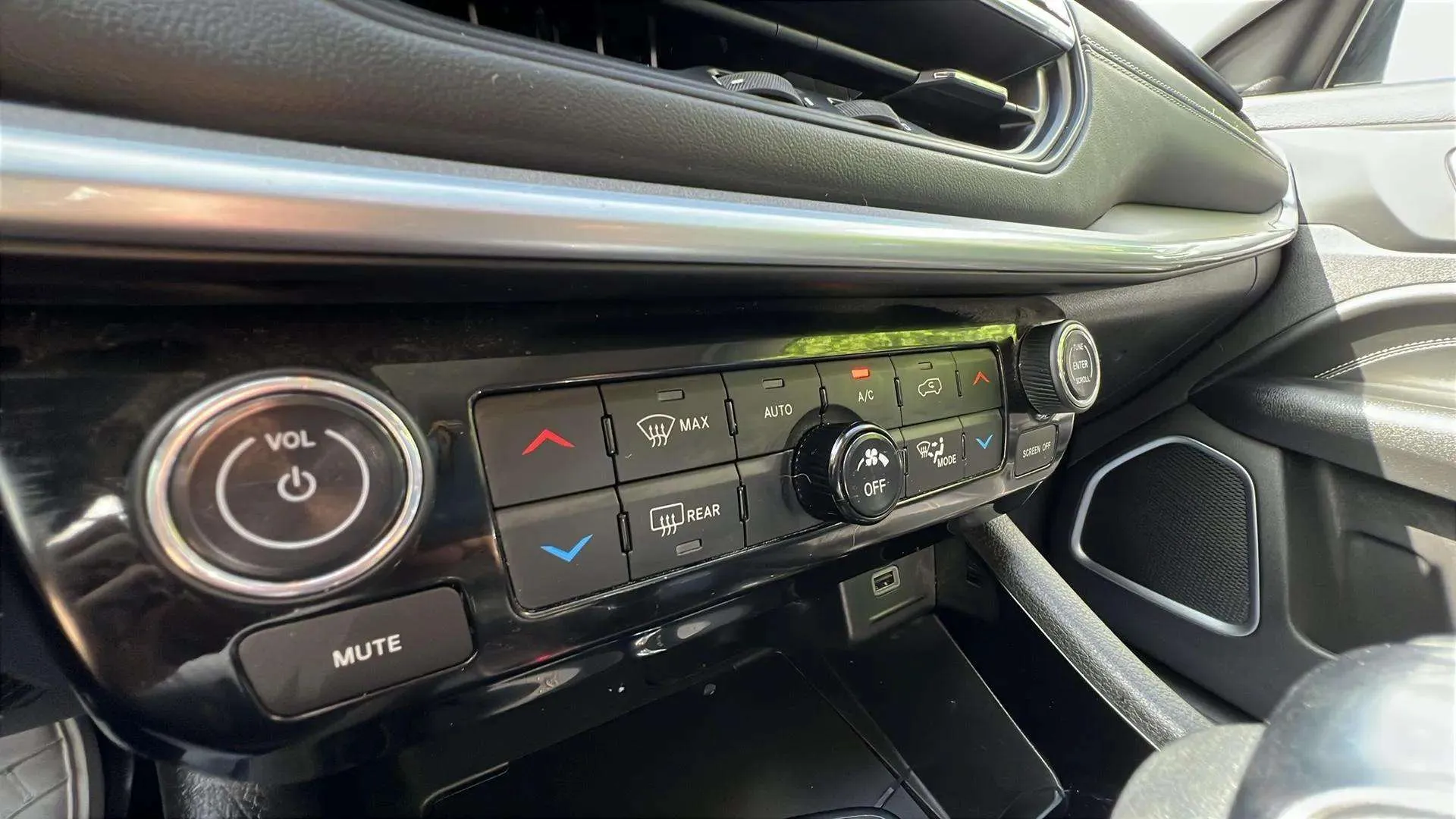 Jeep Compass 1.3 PHEV Limited AWD - foto 19
