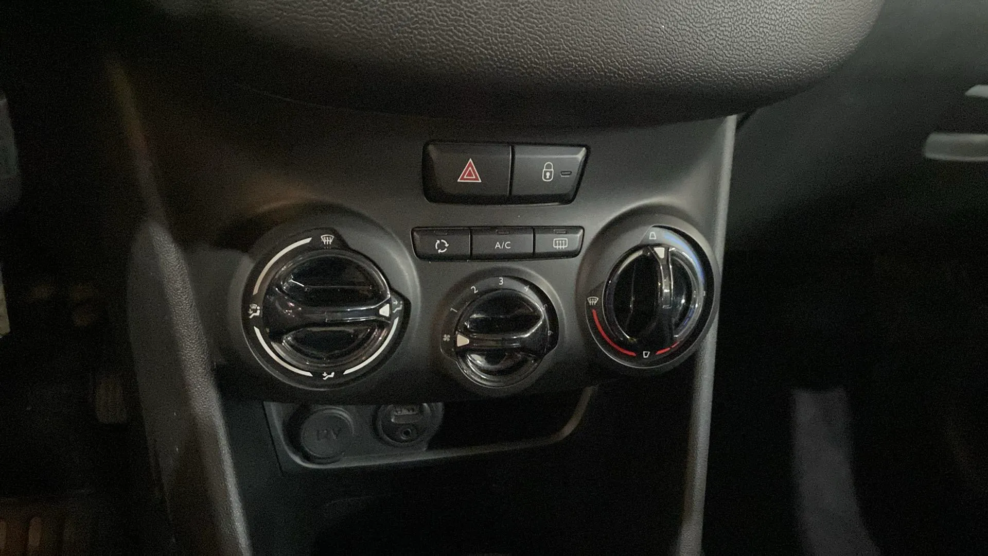 Peugeot 208 Access 1.2L PureTech 82 - foto 16