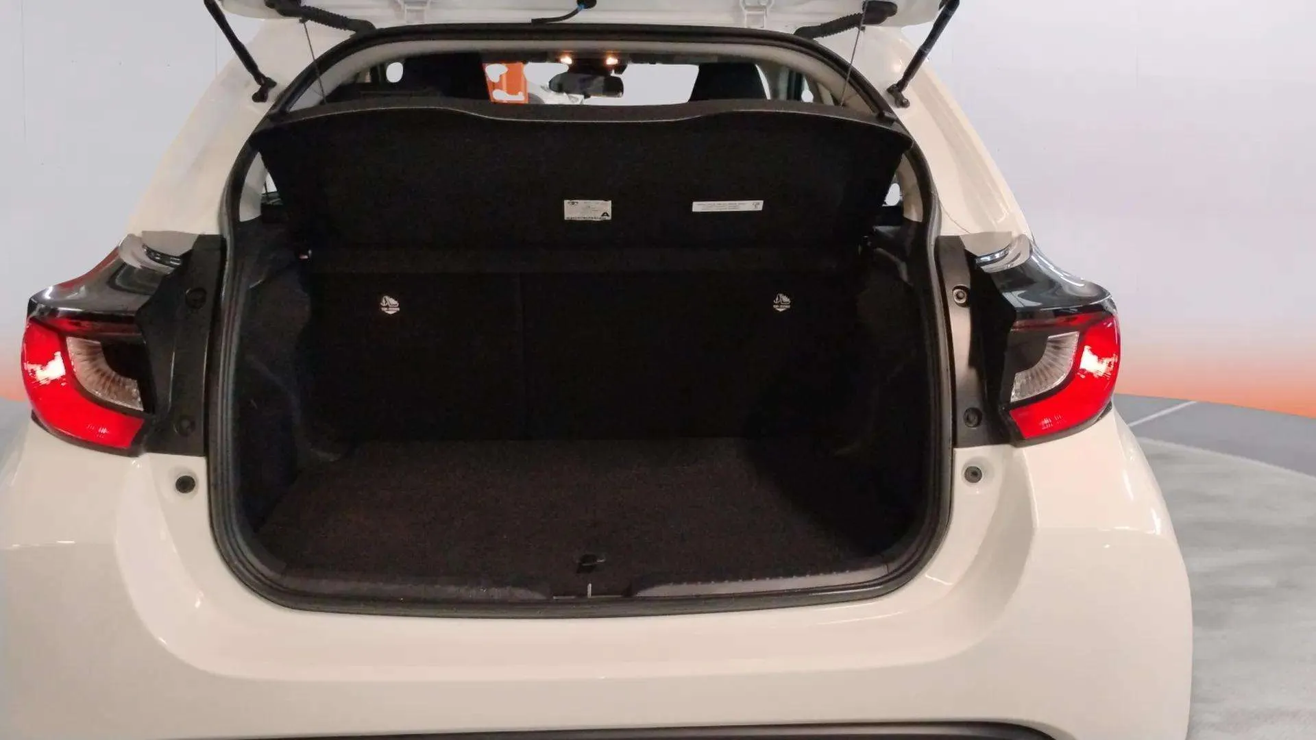 Toyota Yaris 1.5 120H Active Tech - foto 27