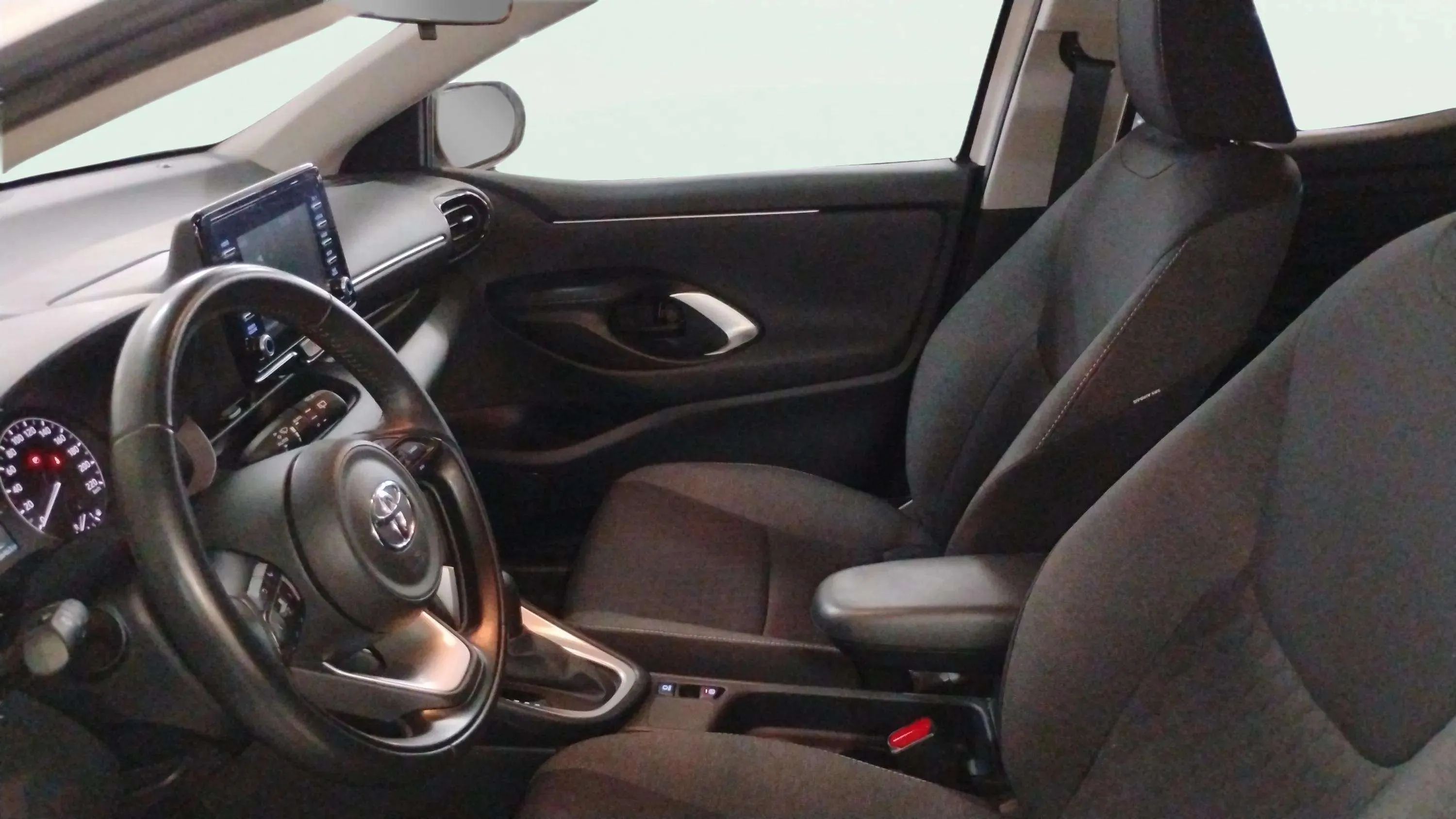 Toyota Yaris 1.5 120H Active Tech - foto 7
