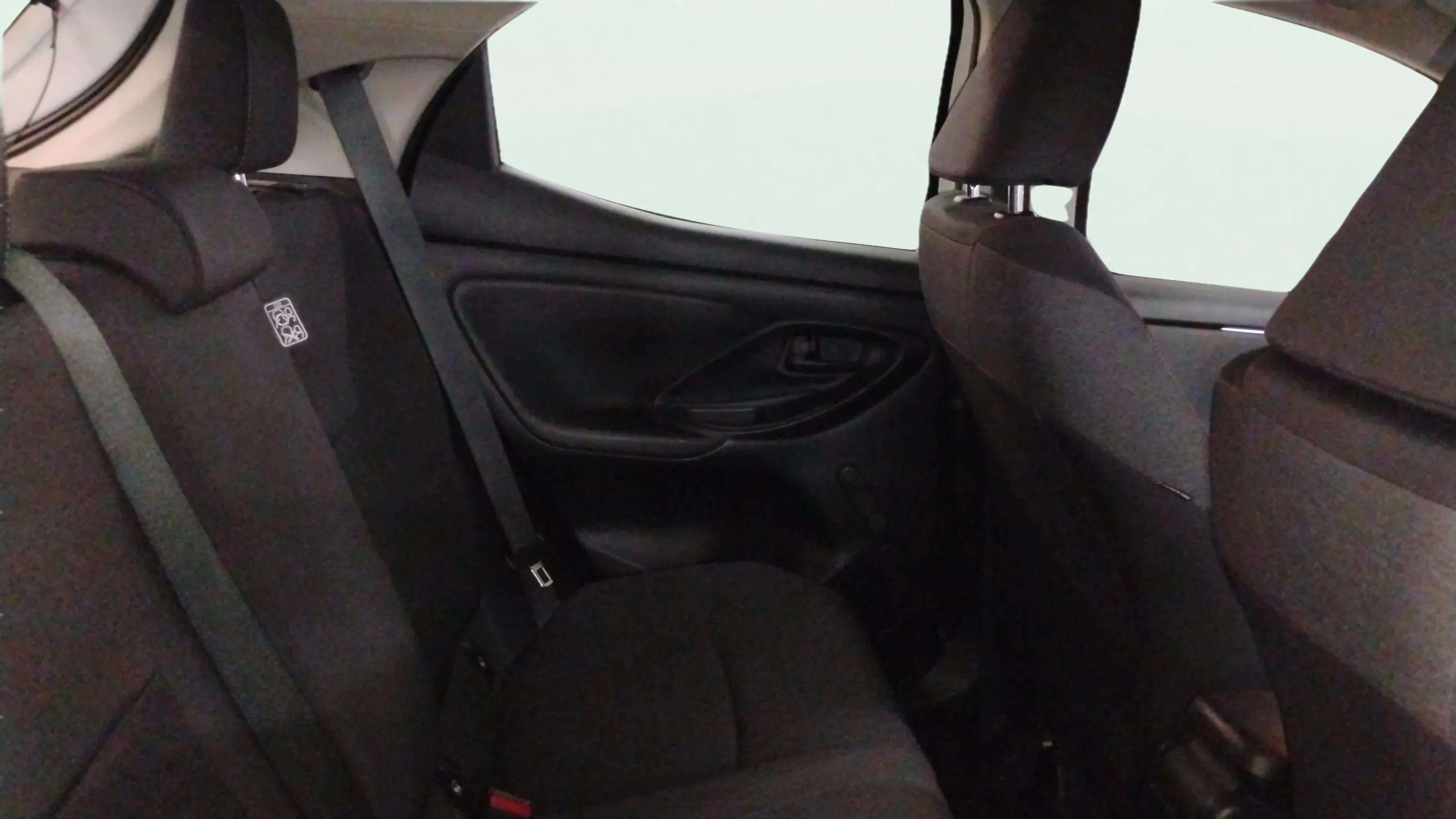 Toyota Yaris 1.5 120H Active Tech - foto 16