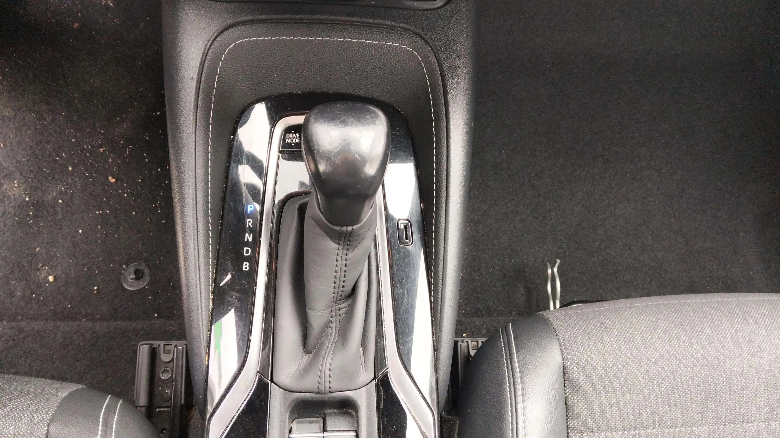 Toyota Corolla 1.8 125H Style E-CVT - foto 14