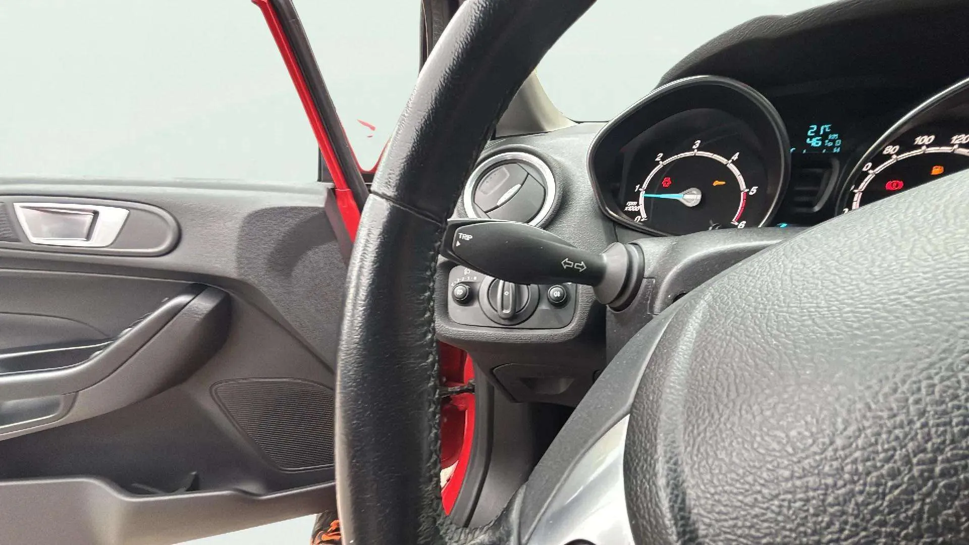 Ford Fiesta 1.5 TDCi Trend - foto 31