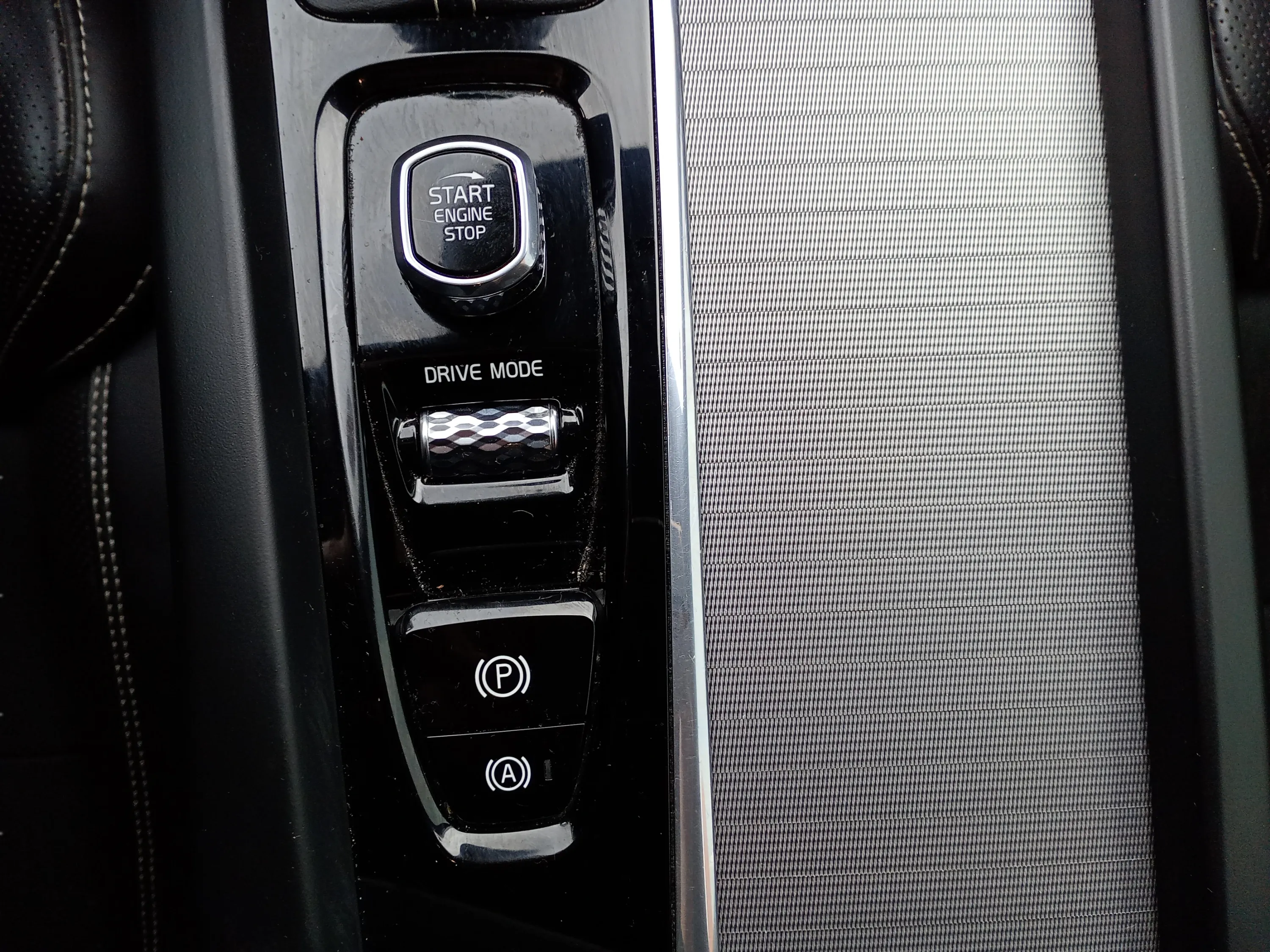 Volvo XC60 2.0 D3 R-Design - foto 15