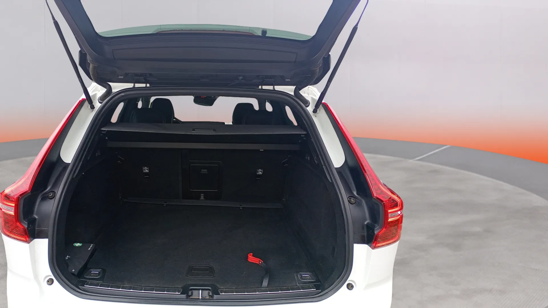 Volvo XC60 2.0 D3 R-Design - foto 21