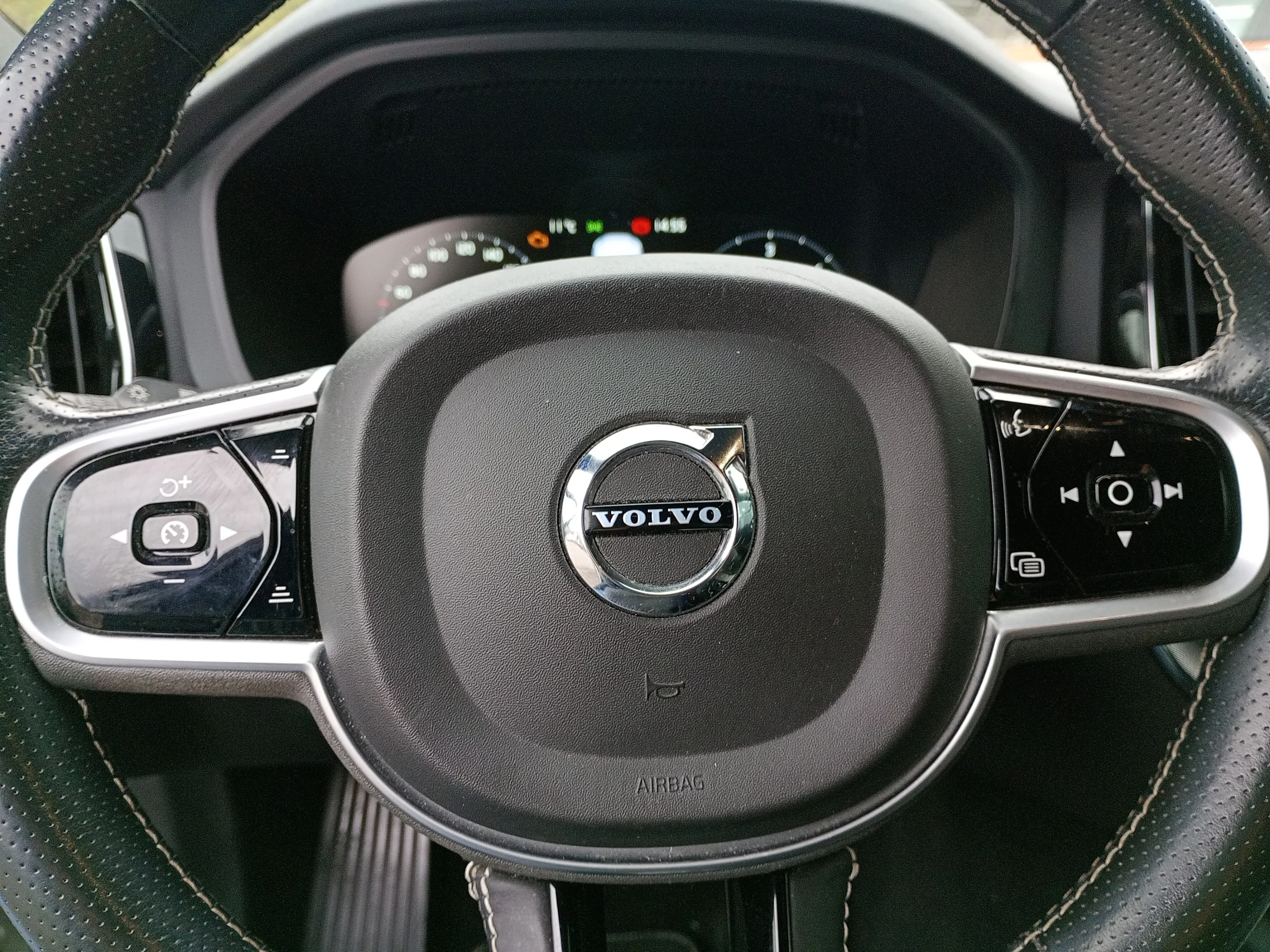 Volvo XC60 2.0 D3 R-Design - foto 11