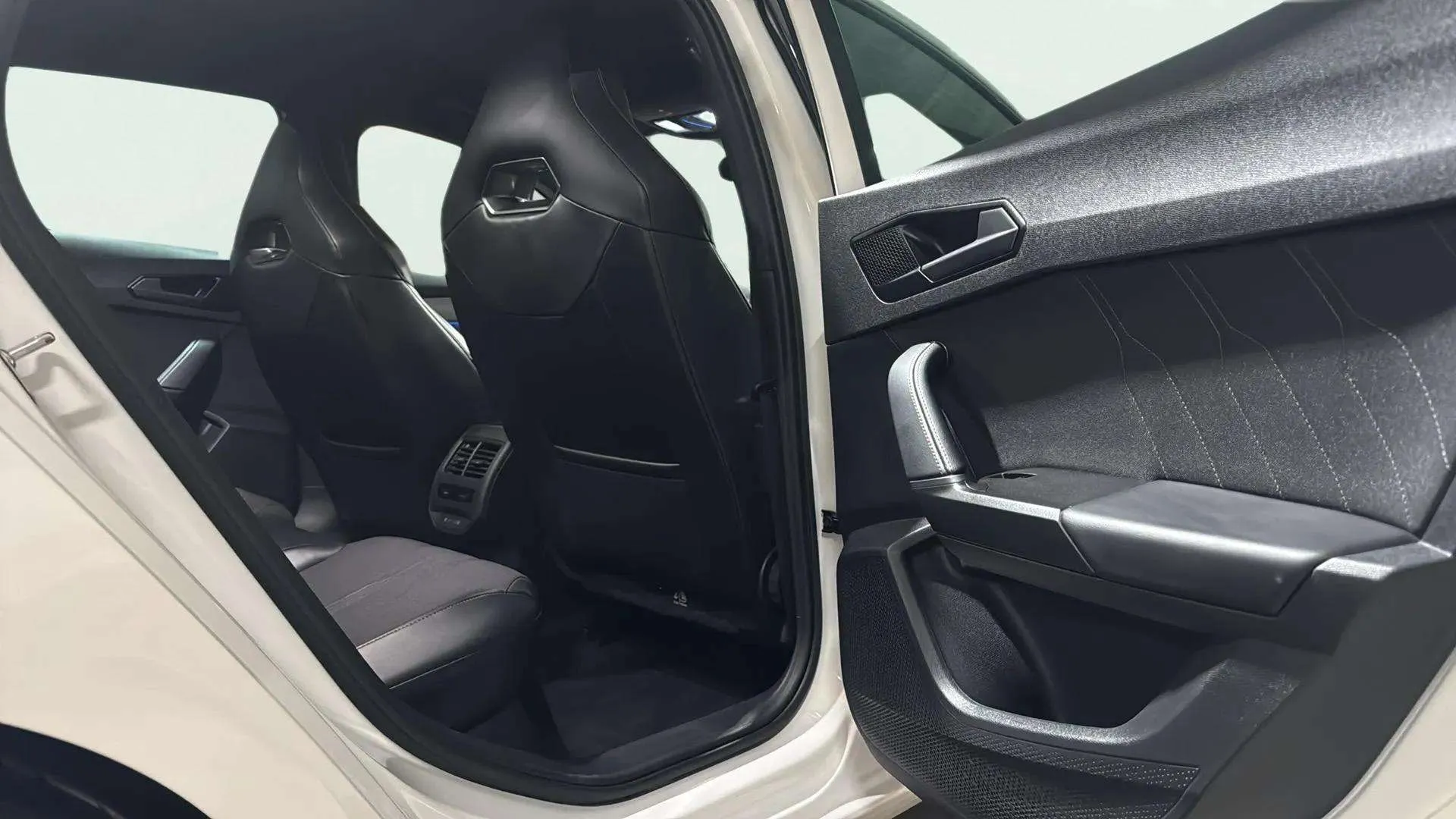 Cupra León 2.0 TSI DSG - foto 24